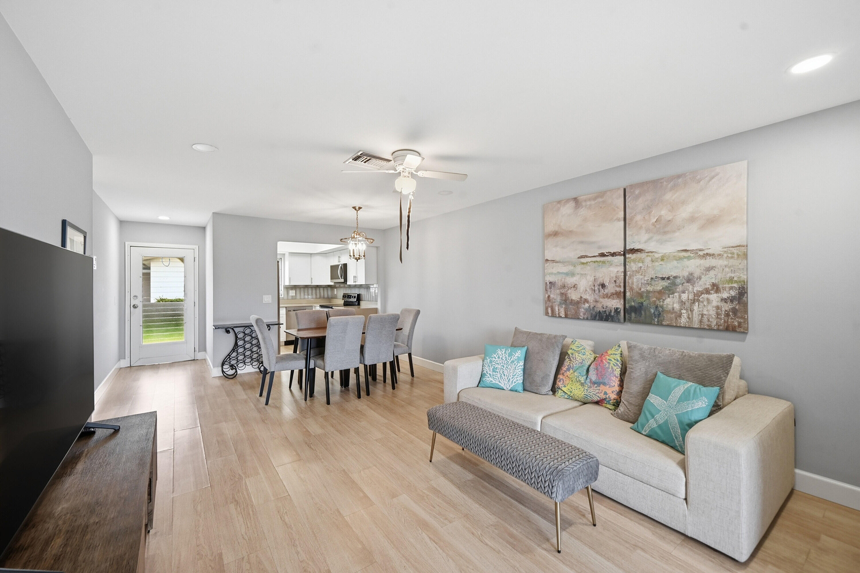 CRESTHAVEN VILLAS 8 CONDO - Residential