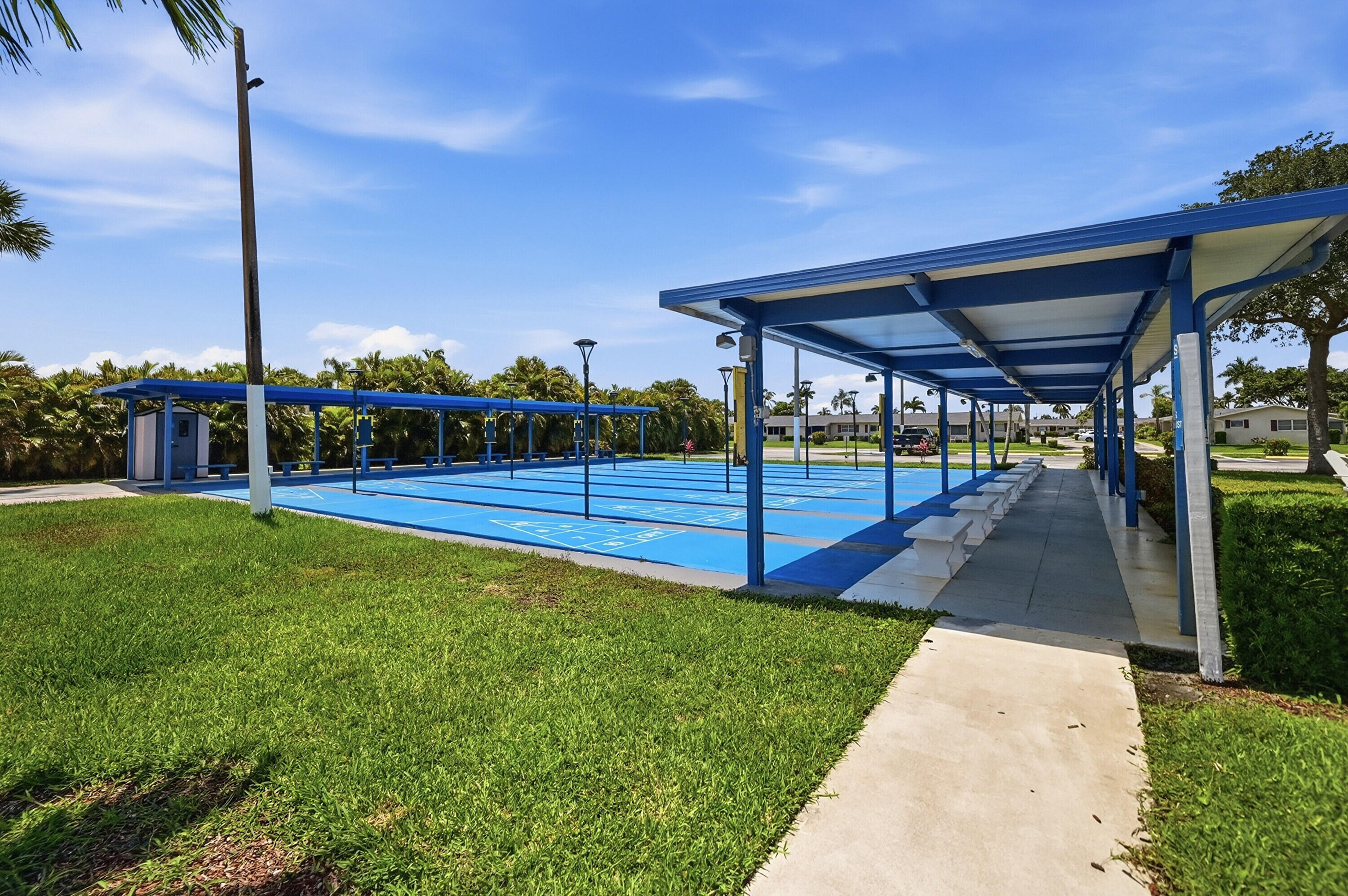 CRESTHAVEN VILLAS 8 CONDO - Residential