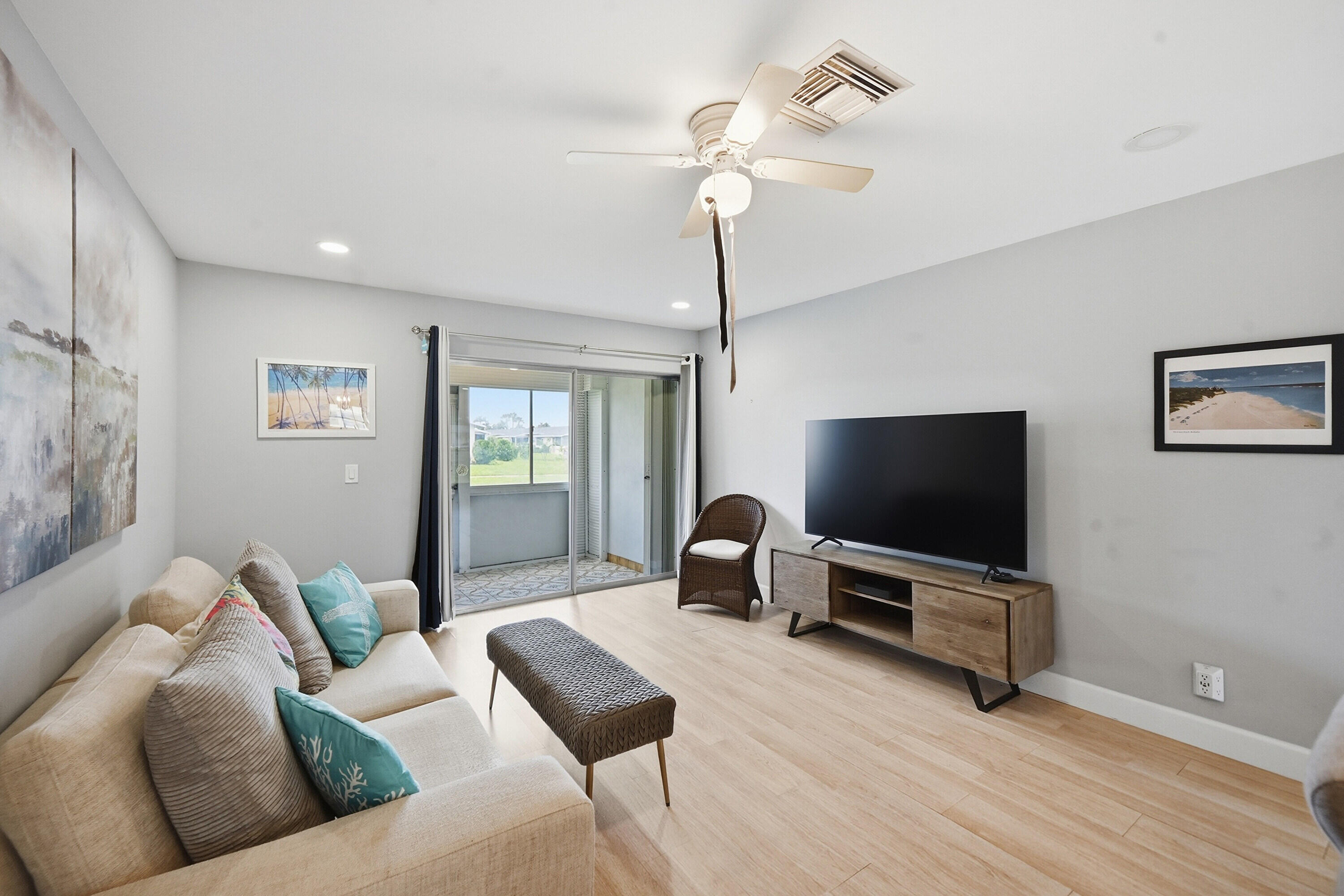 CRESTHAVEN VILLAS 8 CONDO - Residential