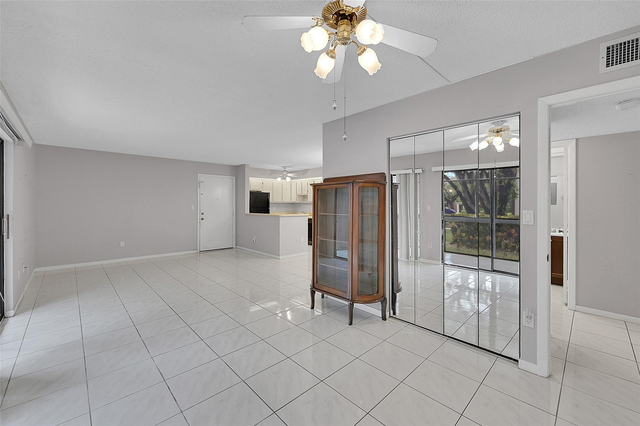 Belfort Condo C - Residential