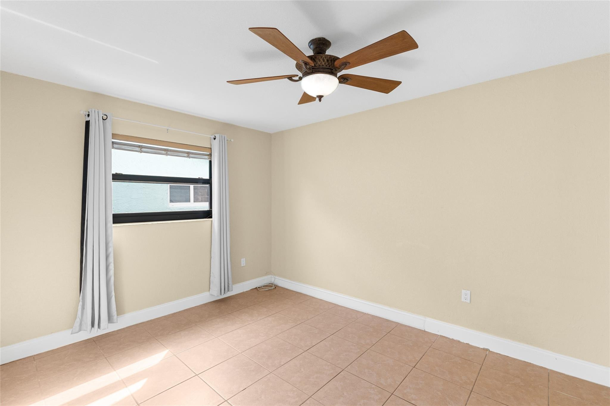 Sunrise Golf Village Sec - Residential