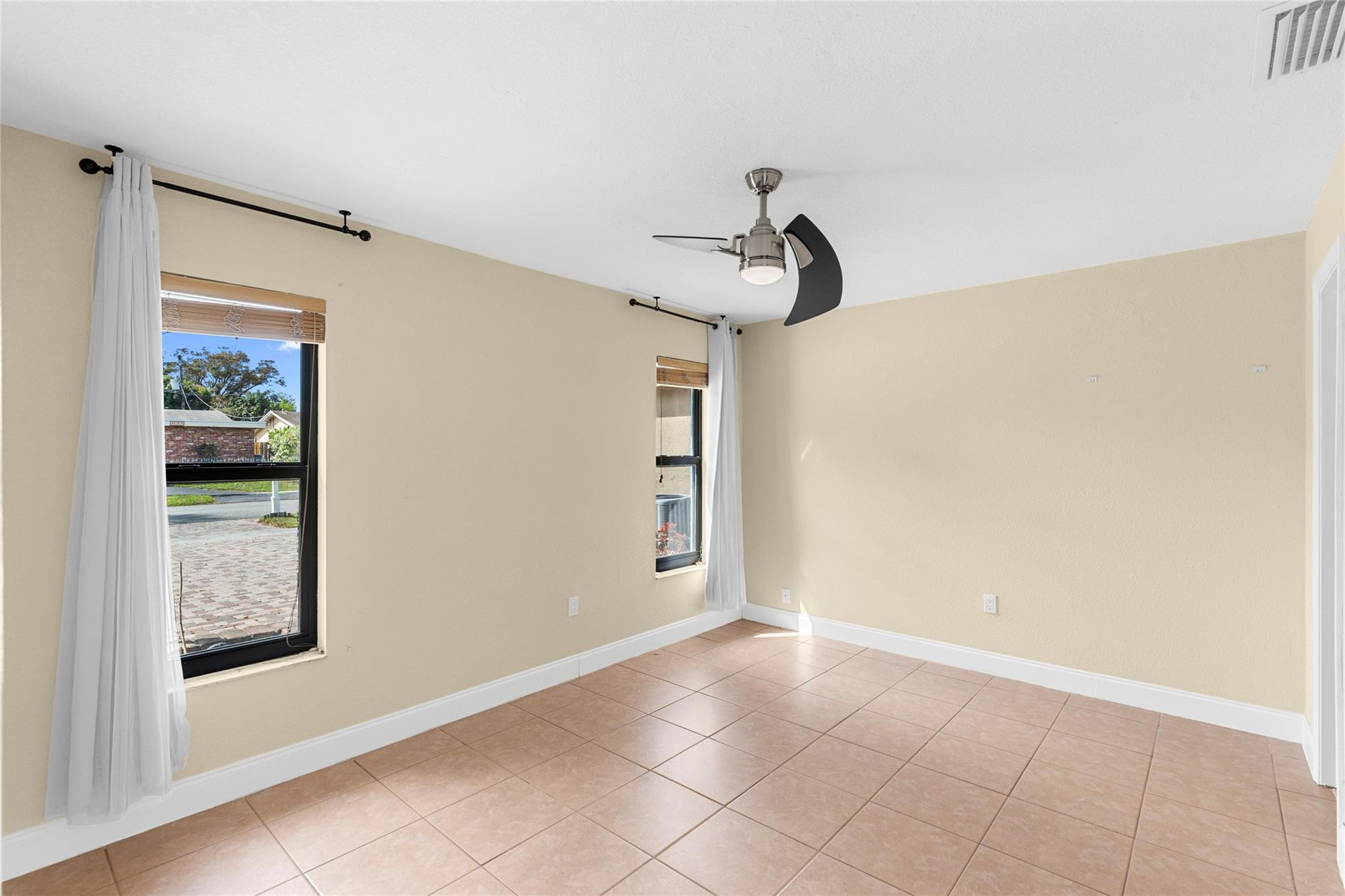 Sunrise Golf Village Sec - Residential