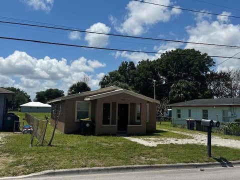 Photo of 1403 AVENUE M, Fort Pierce, FL 34950 (MLS # B26059868)