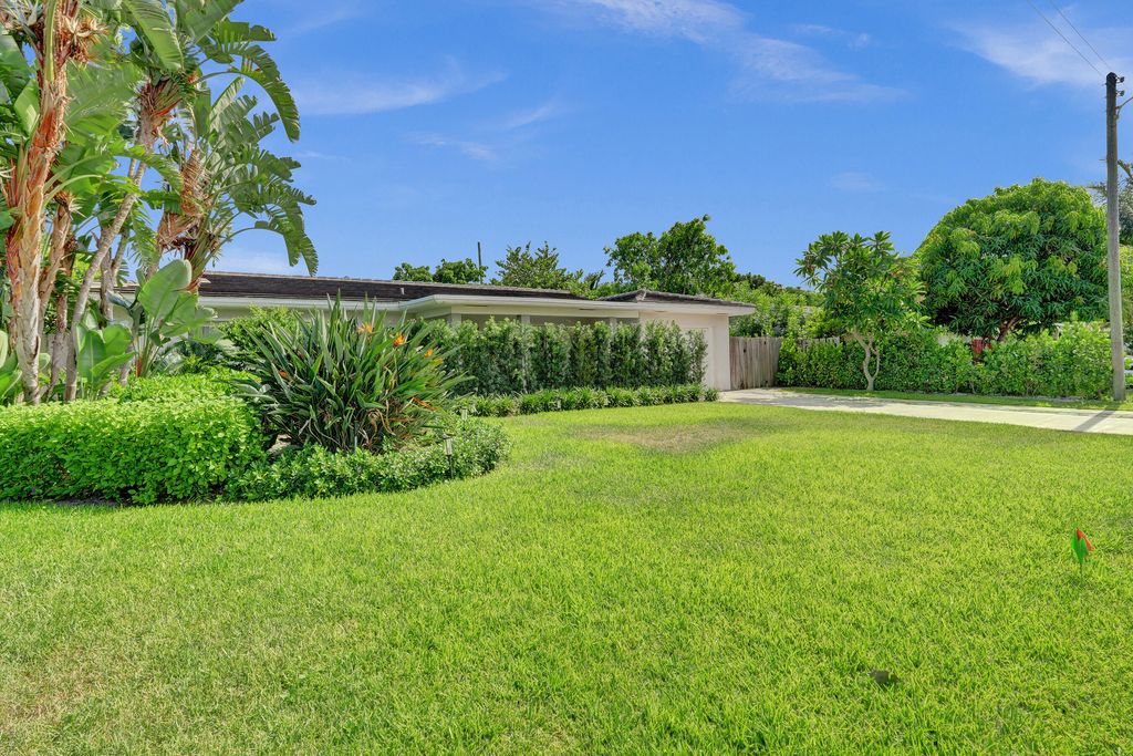 Photo of 246 NE 30th Street, Boca Raton, FL 33431 (MLS # B26012965)