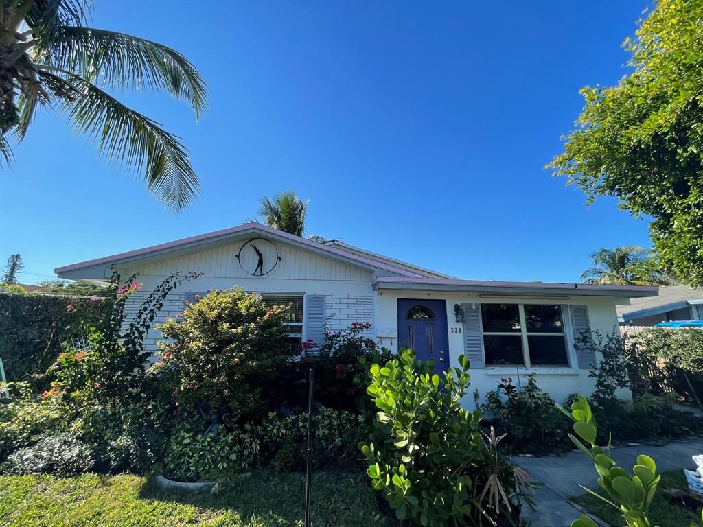 Photo of 320 NW 3rd Avenue, Delray Beach, FL 33444 (MLS # R10761325)
