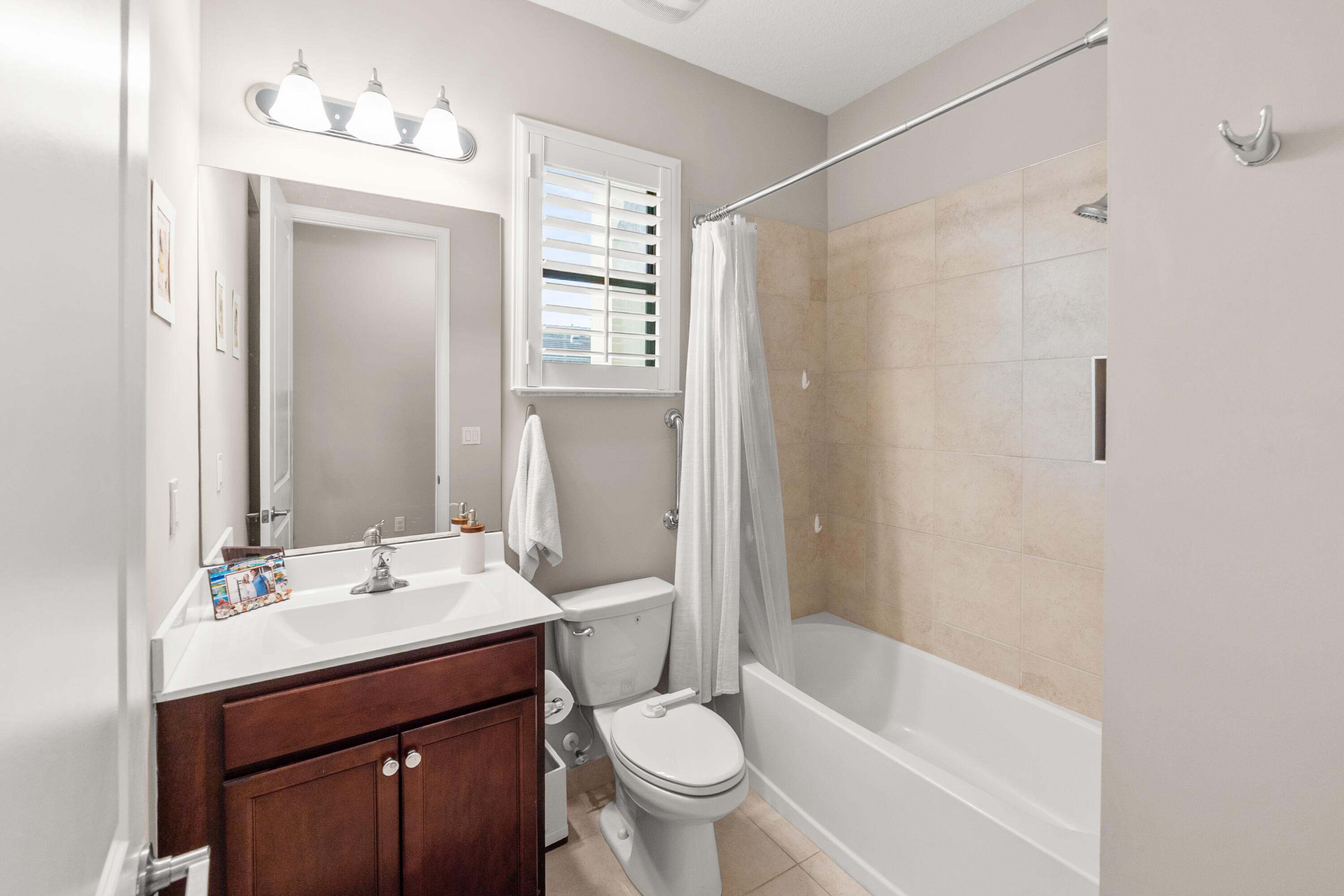 CRESTWOOD NORTH - Residential Lease