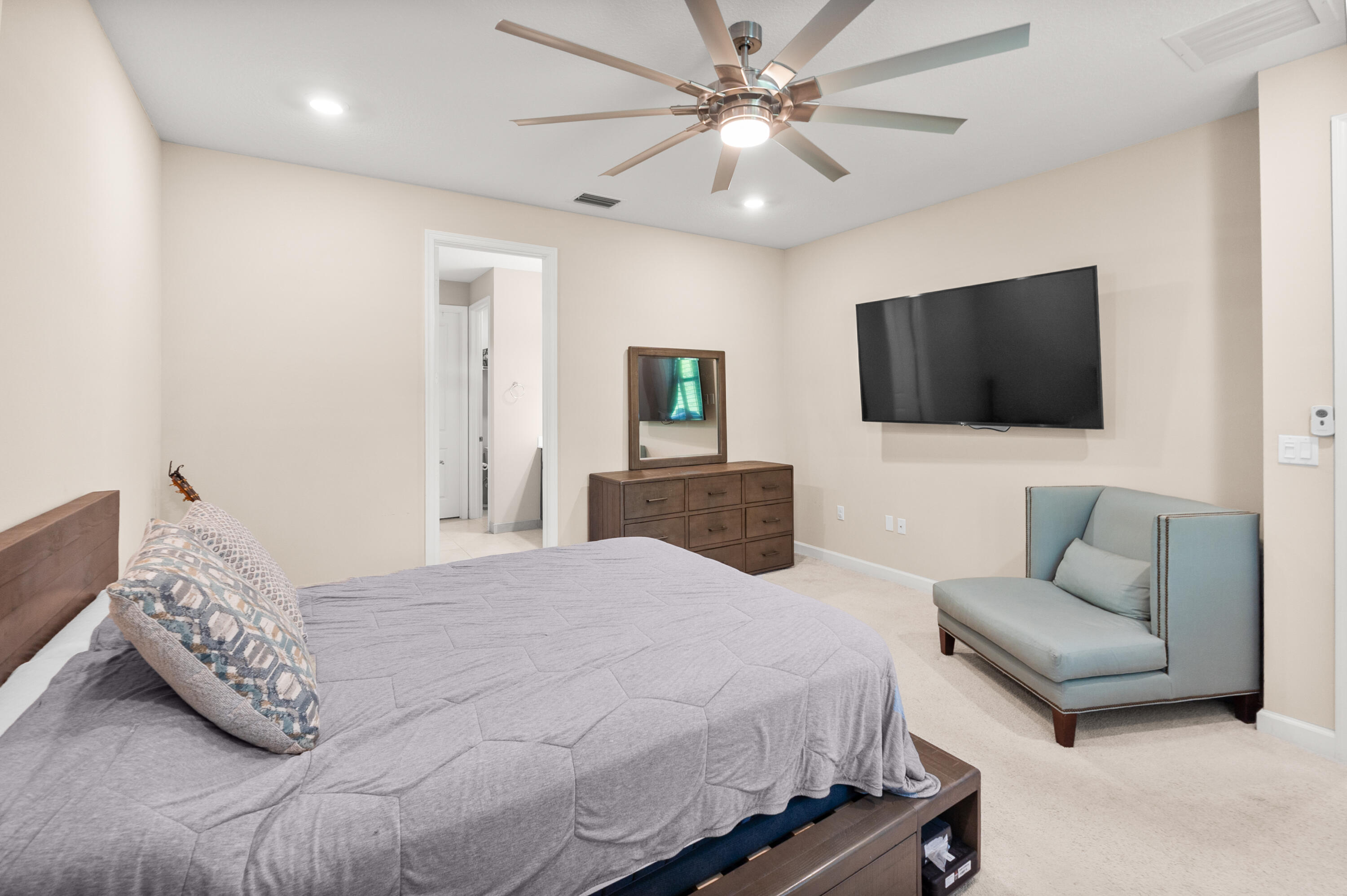 CRESTWOOD NORTH - Residential Lease