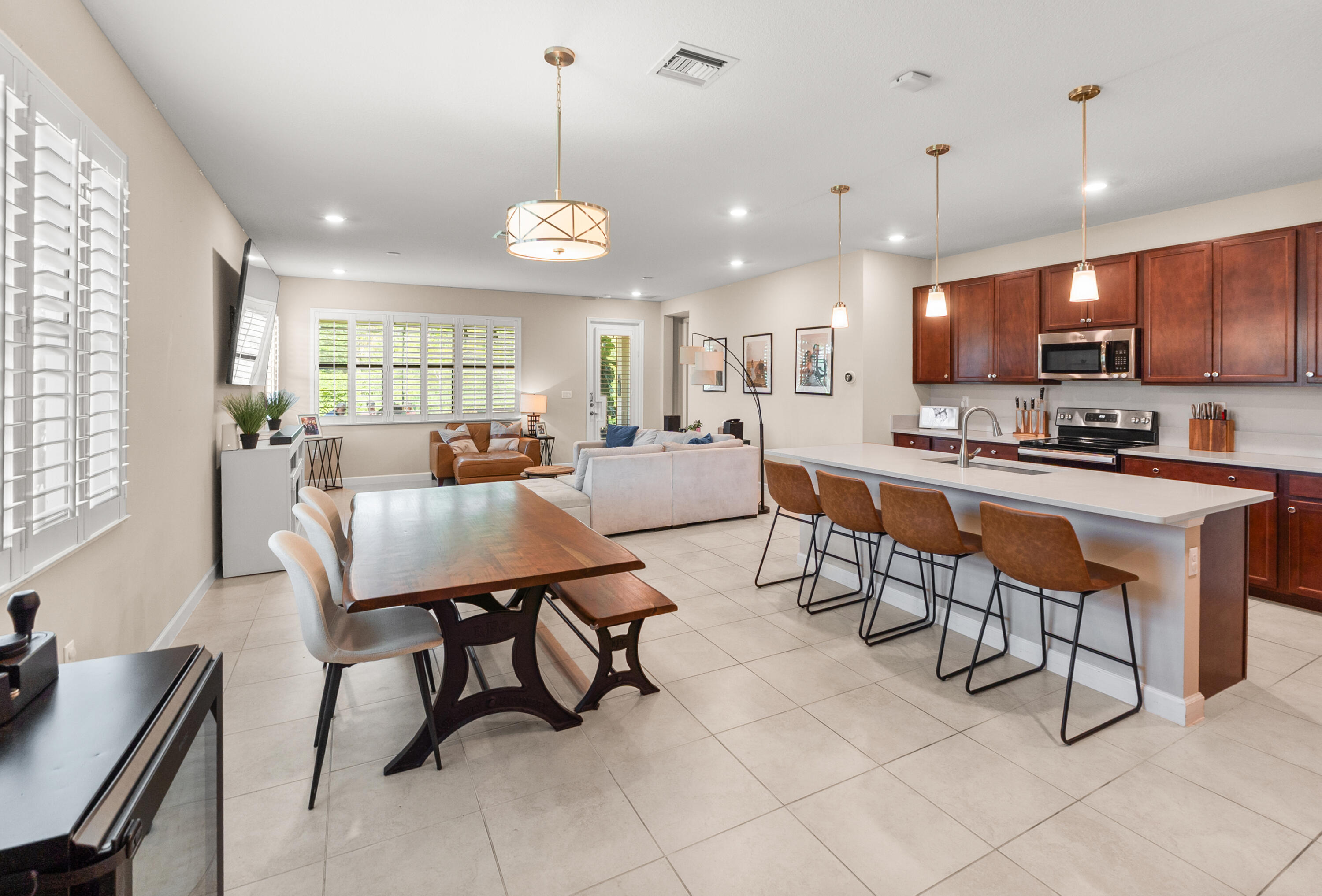 CRESTWOOD NORTH - Residential Lease