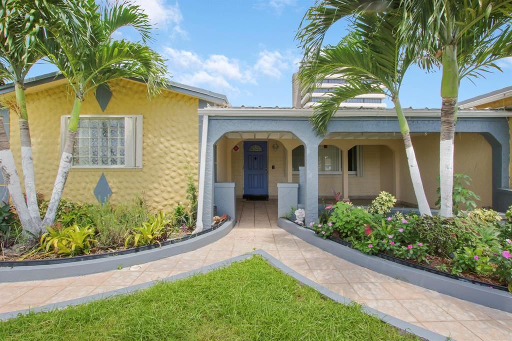 Photo of 231 S Sequoia Drive, West Palm Beach, FL 33409 (MLS # R10732521)
