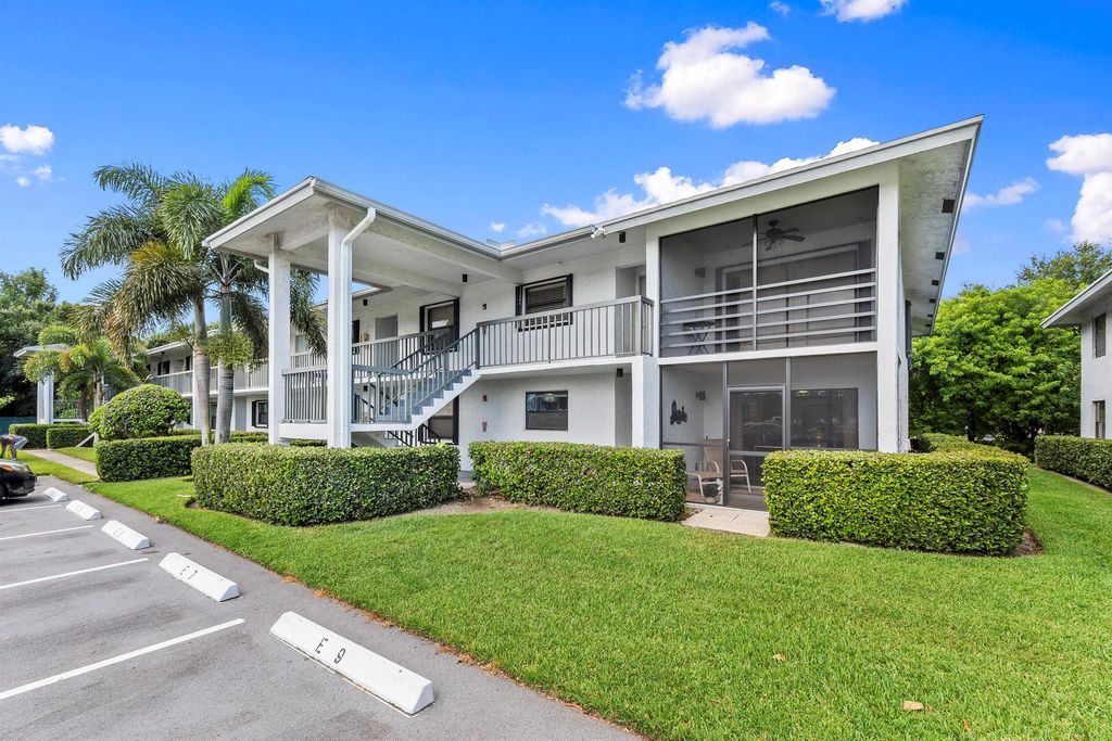 Photo of 1210 SE Parkview Place #E-5, Stuart, FL 34994 (MLS # R11111187)