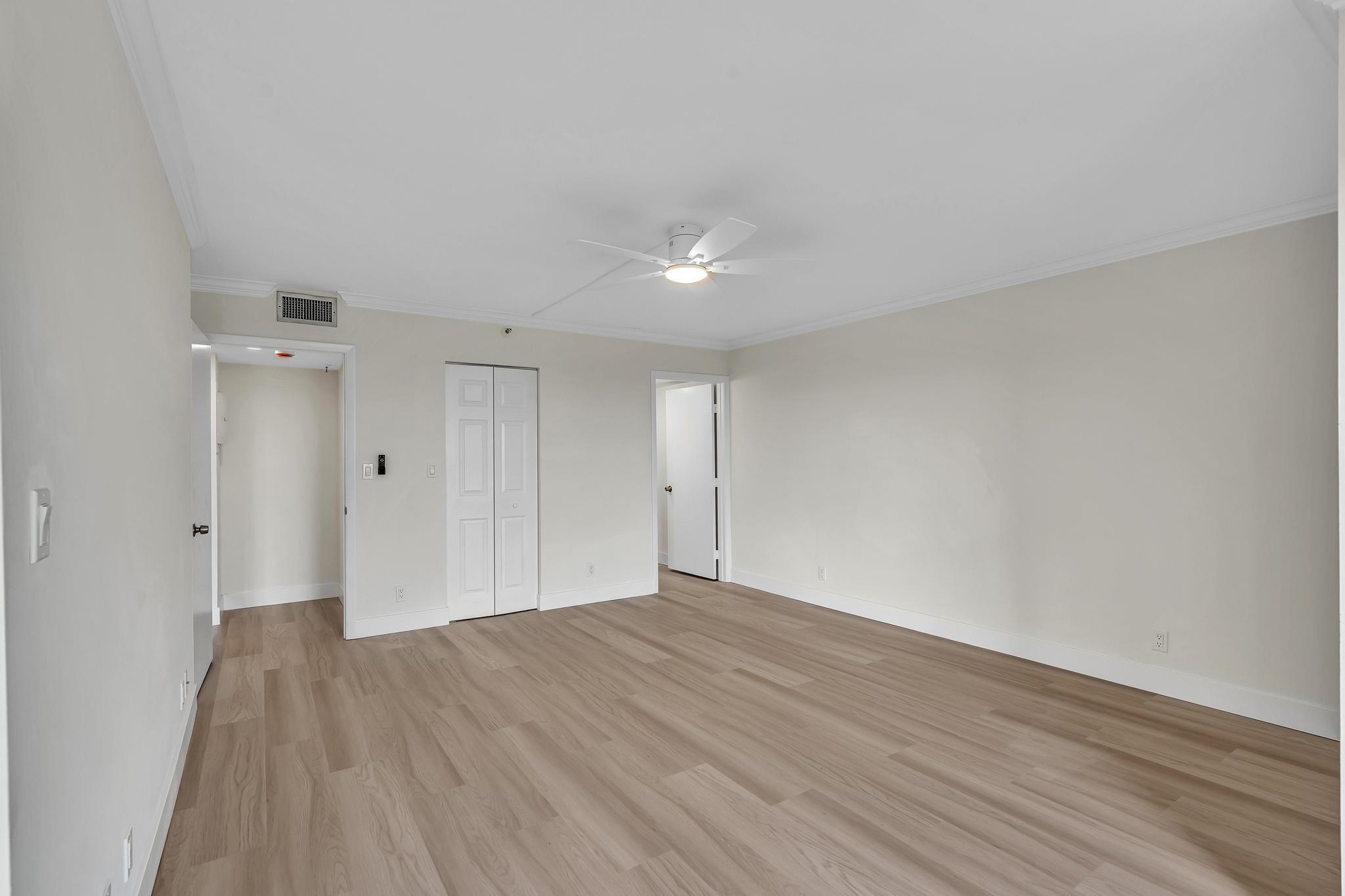 HUNTINGTON LAKES - Residential