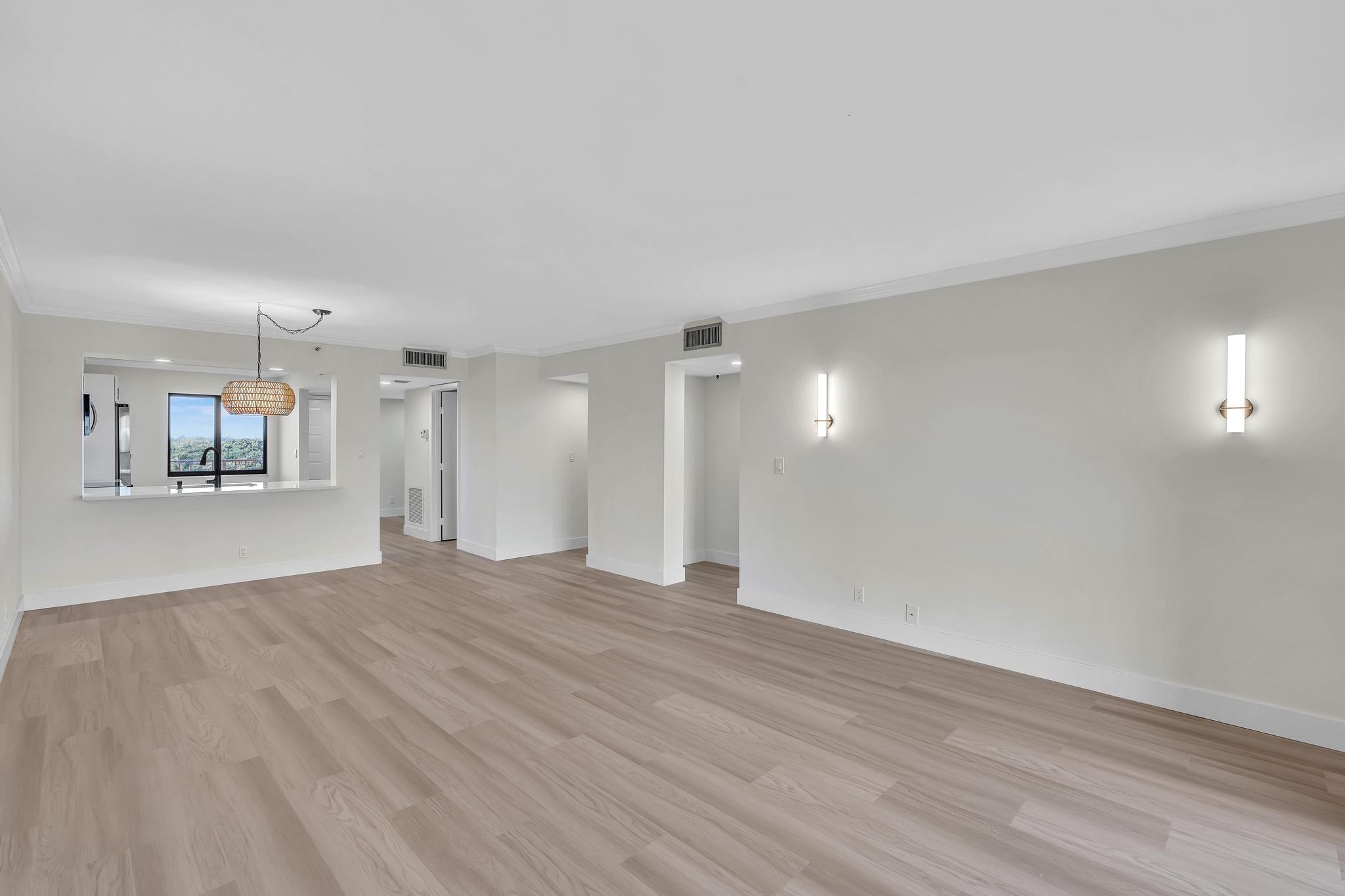 HUNTINGTON LAKES - Residential