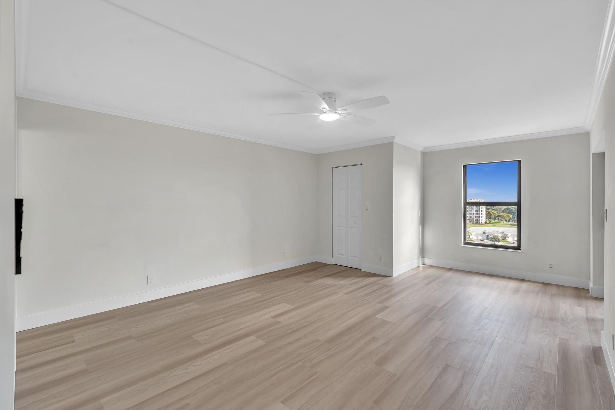 HUNTINGTON LAKES - Residential