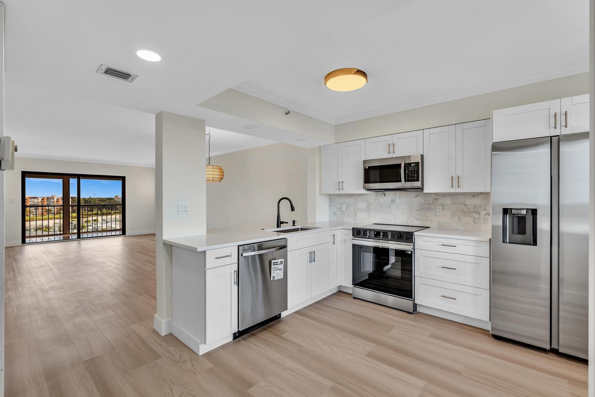 HUNTINGTON LAKES - Residential