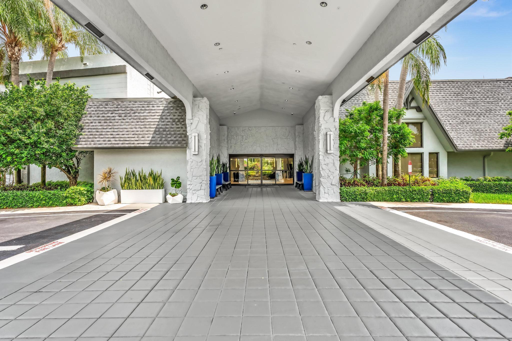 HUNTINGTON LAKES - Residential