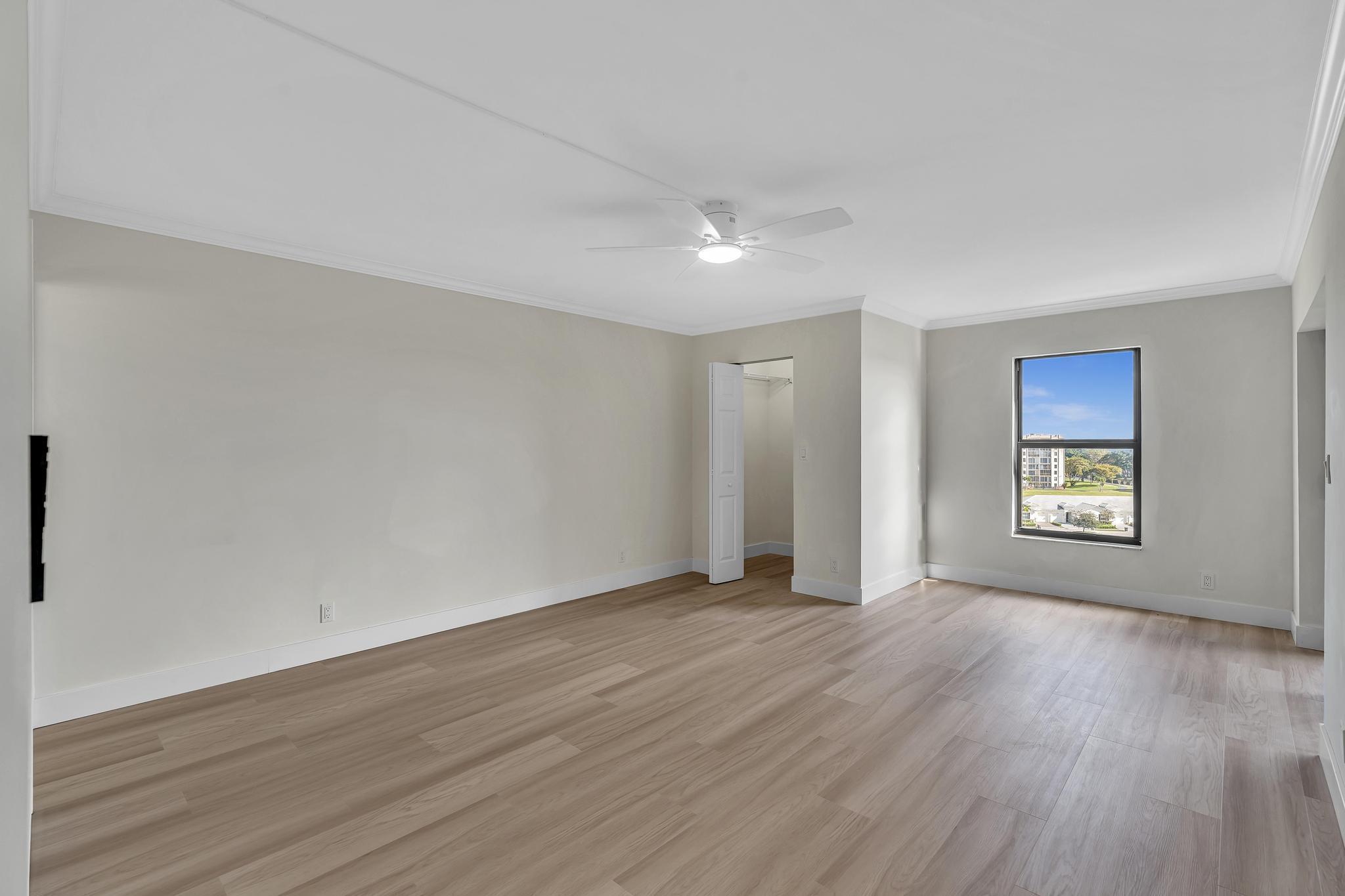 HUNTINGTON LAKES - Residential