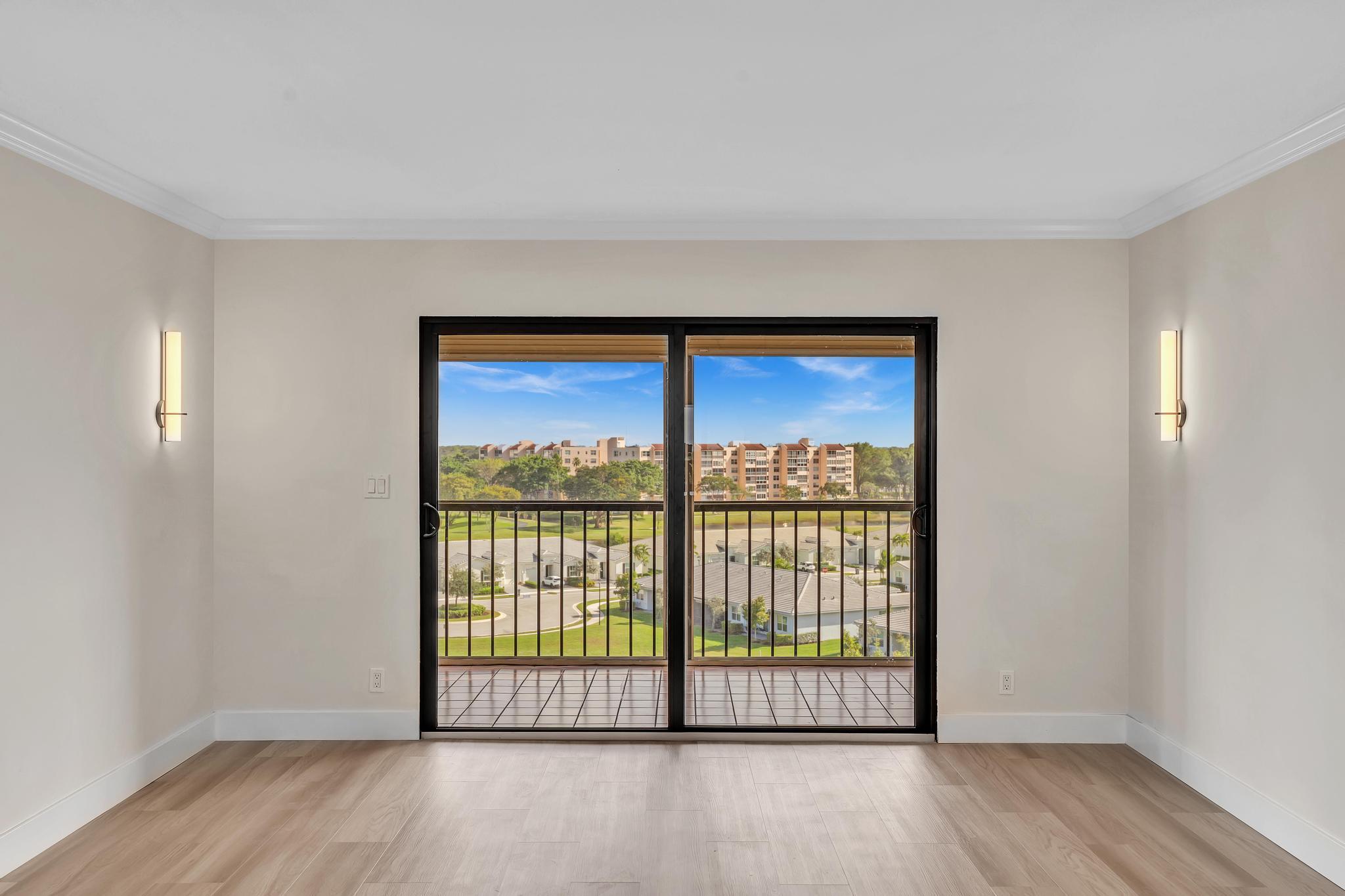 HUNTINGTON LAKES - Residential