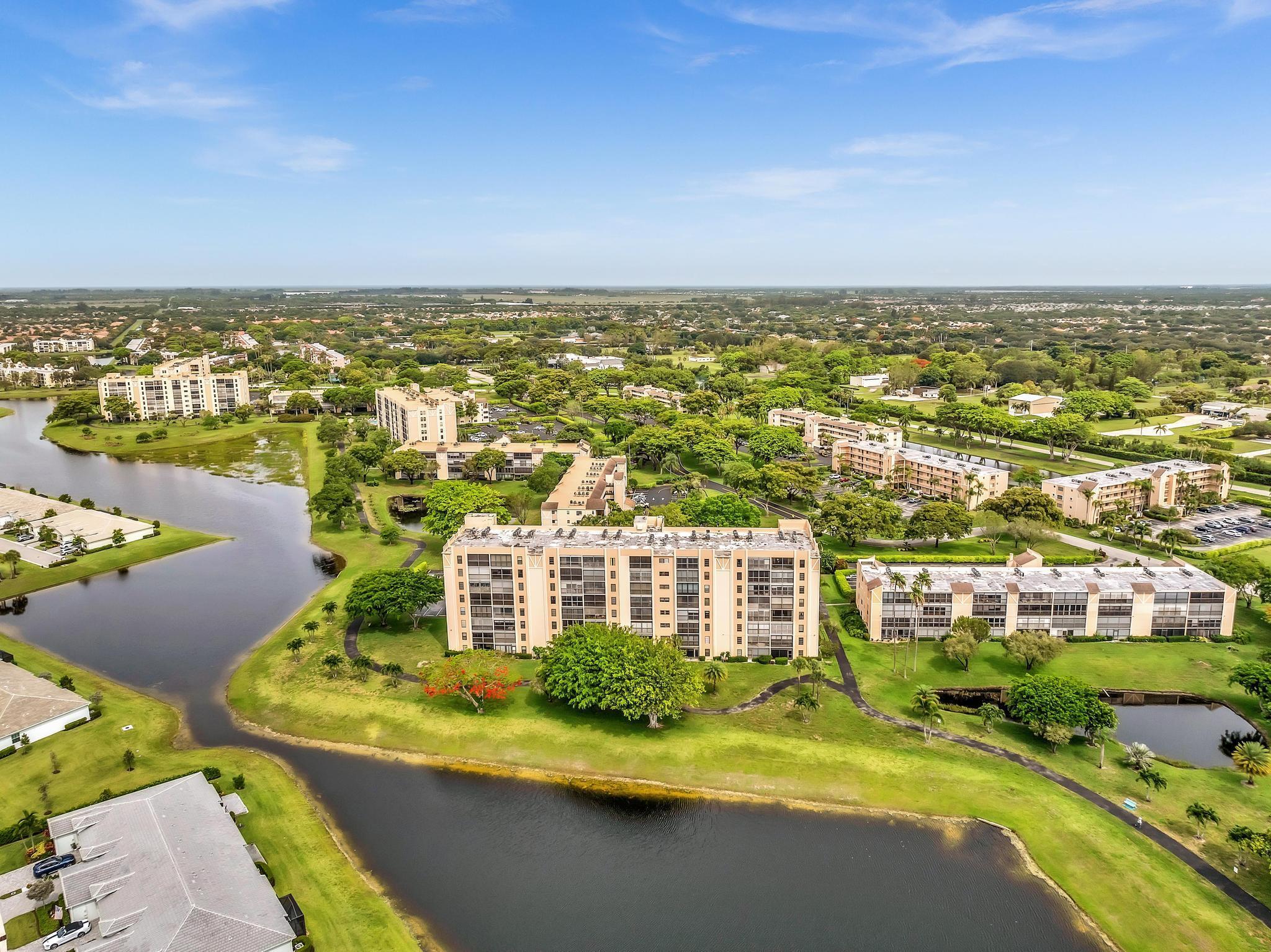 HUNTINGTON LAKES - Residential