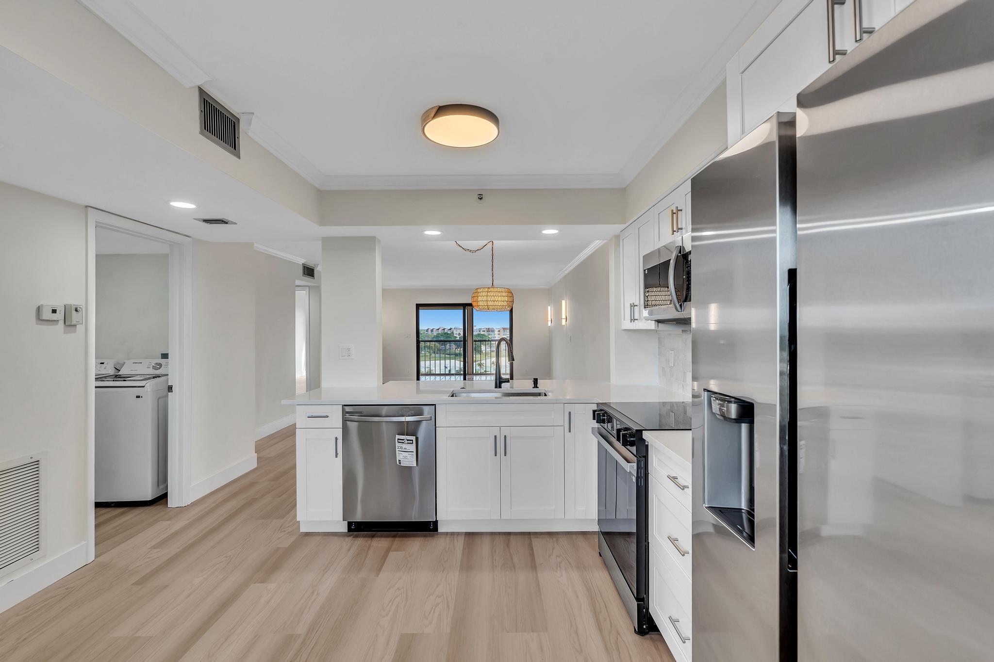 HUNTINGTON LAKES - Residential