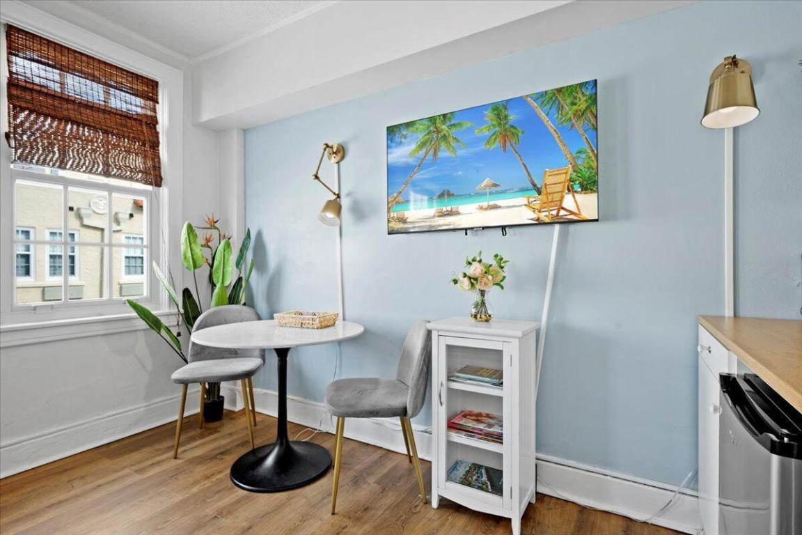 235 Sunrise Avenue 3008