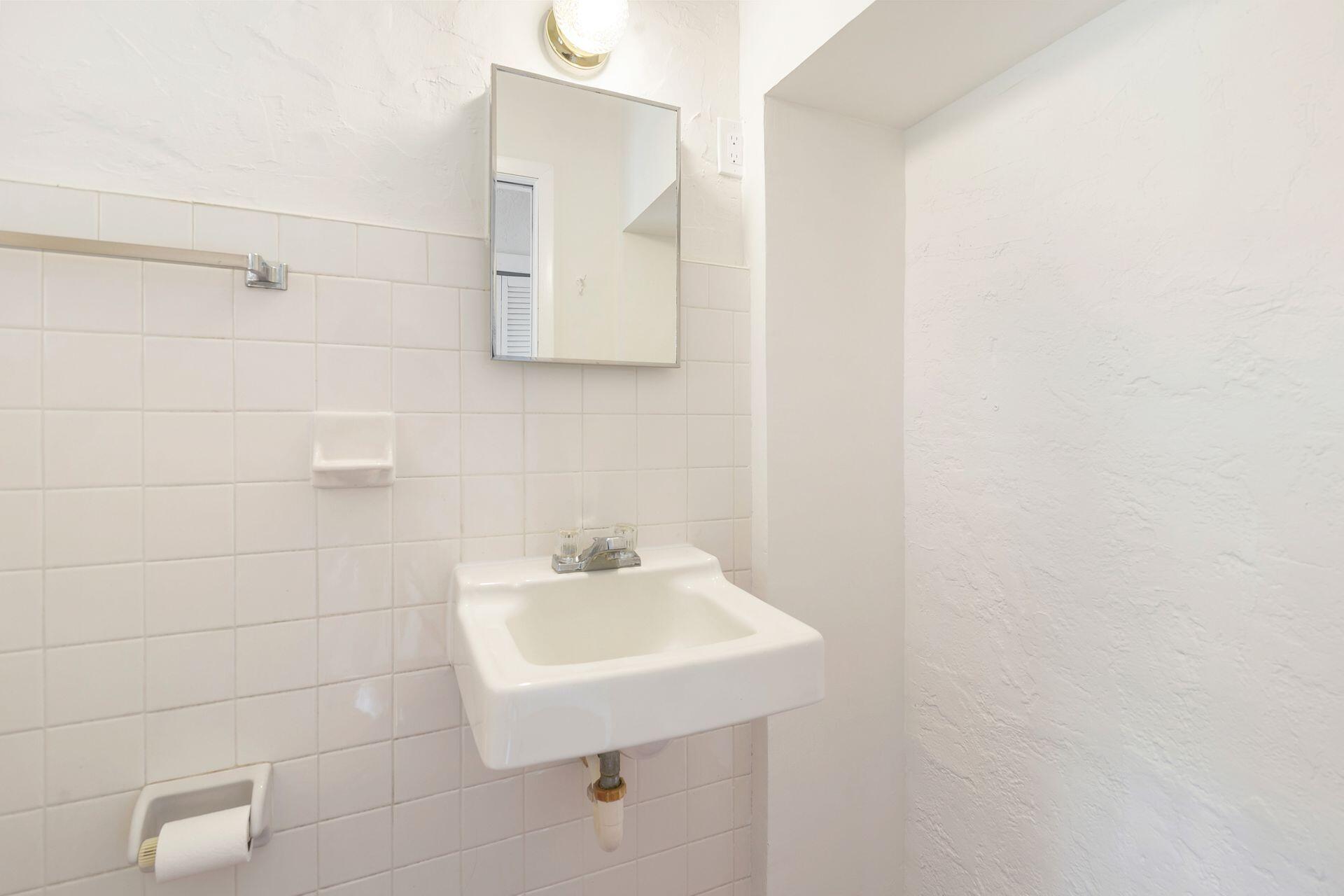 LAKE PLACE IN - Residential Lease