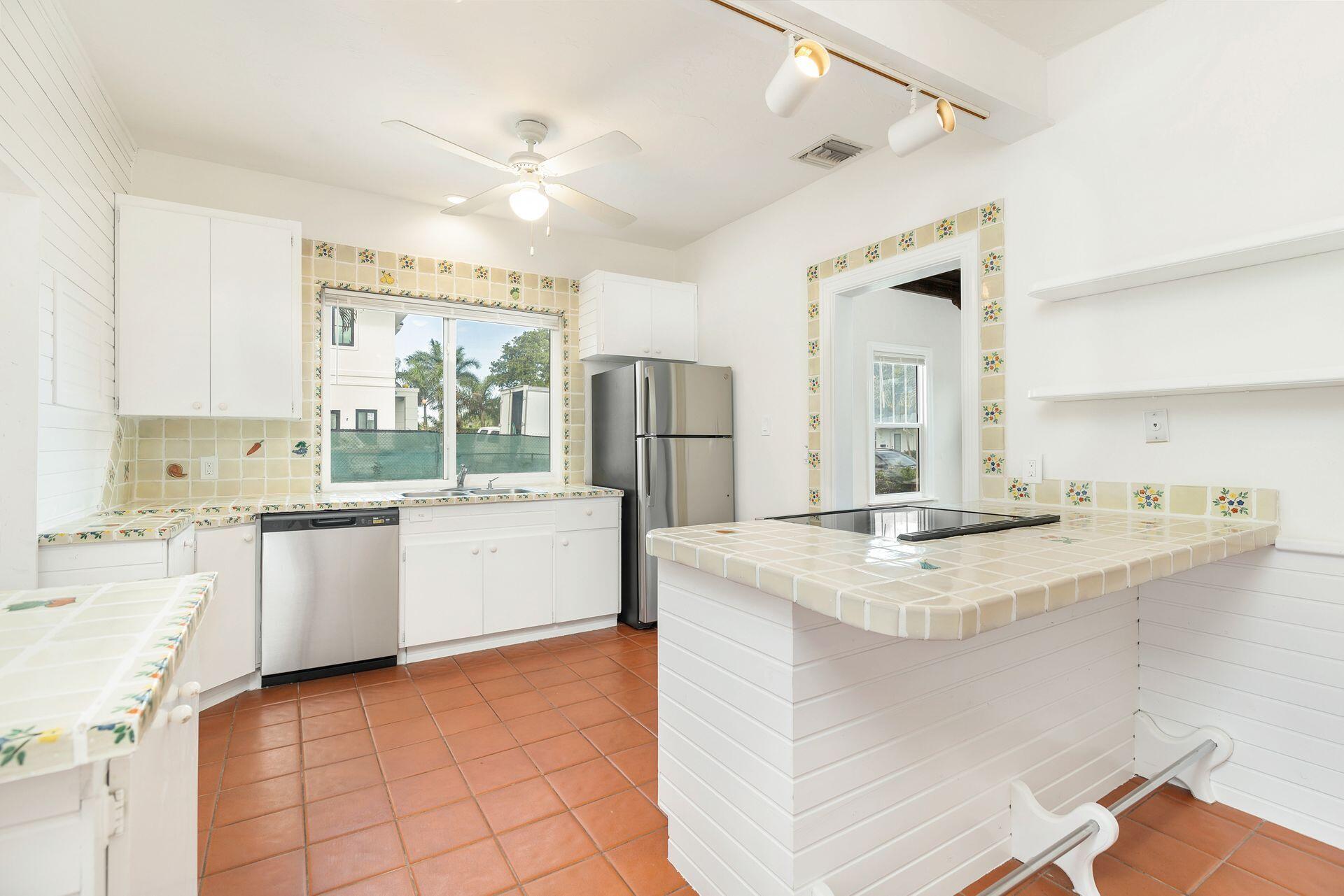 LAKE PLACE IN - Residential Lease