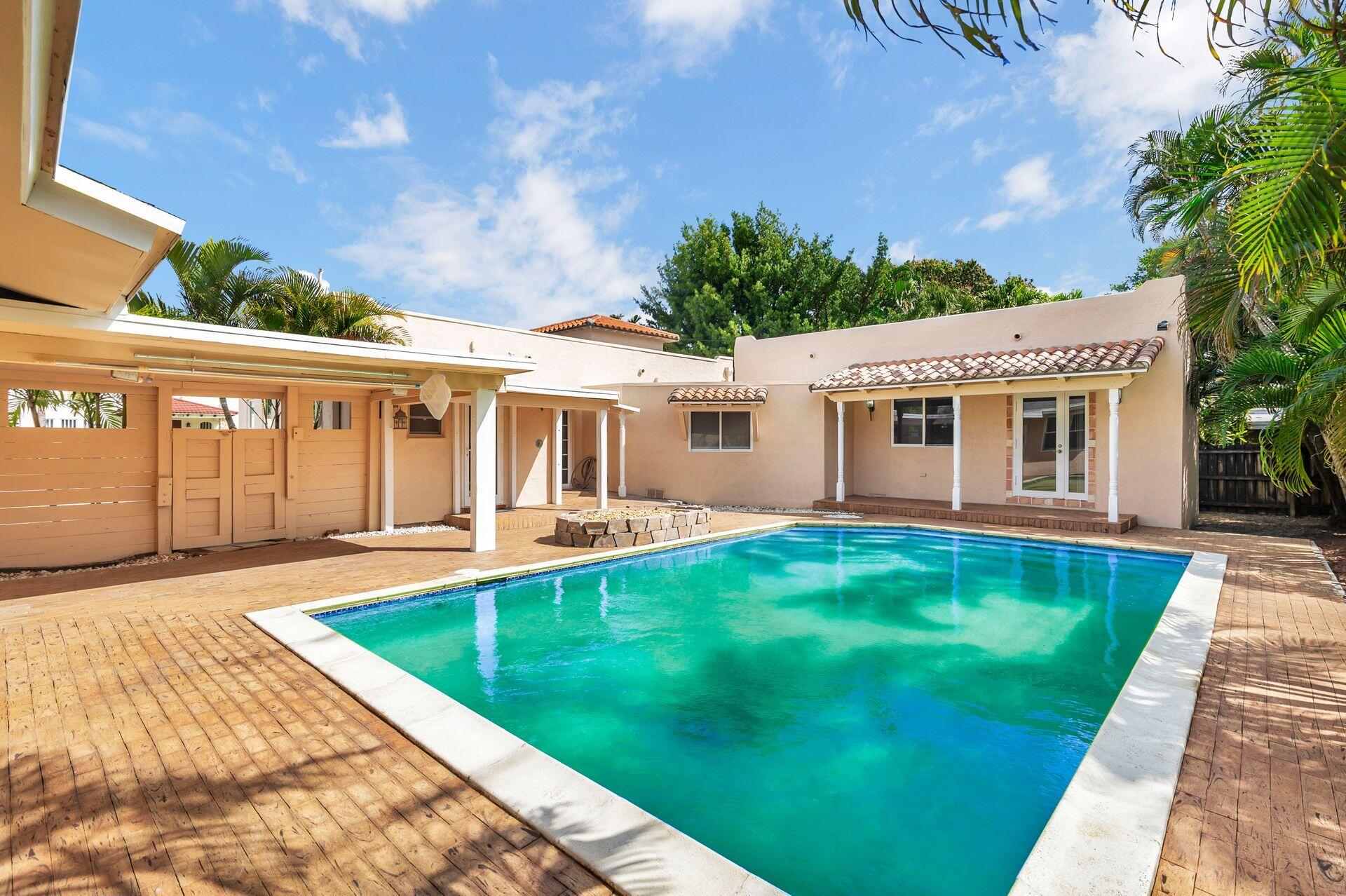 LAKE PLACE IN - Residential Lease