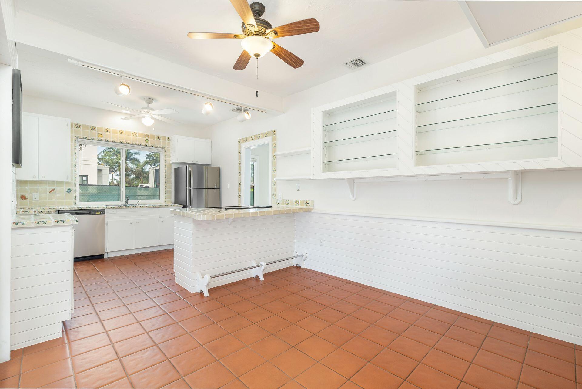 LAKE PLACE IN - Residential Lease