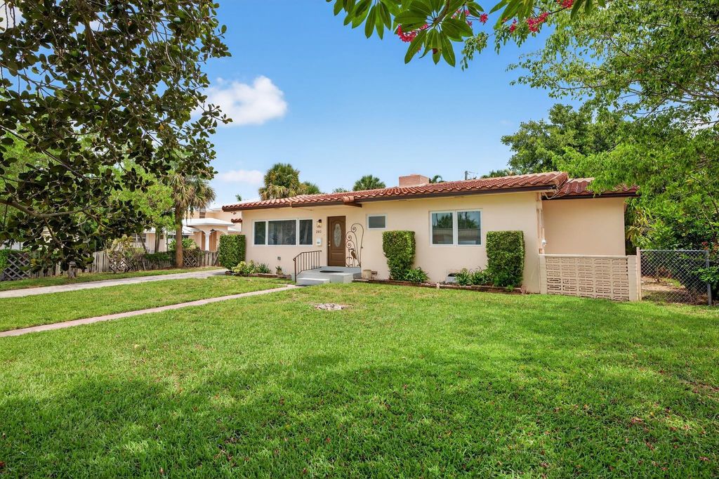 Photo of 283 Imperial Lane, Lauderdale By The Sea, FL 33308 (MLS # B26030817)