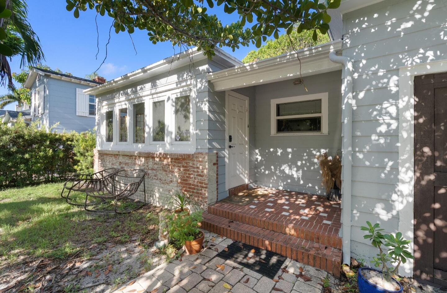 421 N Ocean Breeze