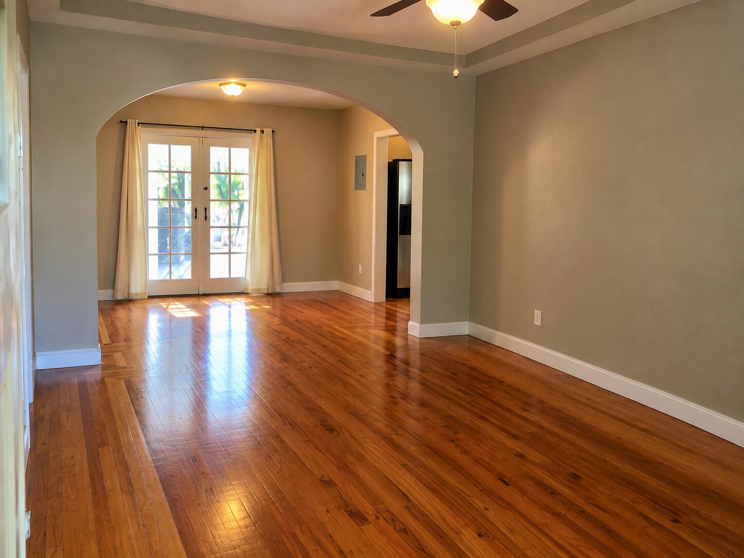 421 N Ocean Breeze