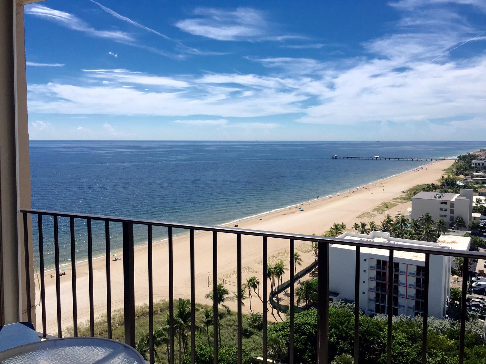 Magnificent Ocean and city views from this 2 bedroom penthouse unit. South exposure provides lots of light and sun. Building with many amenities, BBQ grills, tennis, exercise rooms and heated pool. Walk to shops and restaurants. Easy to show