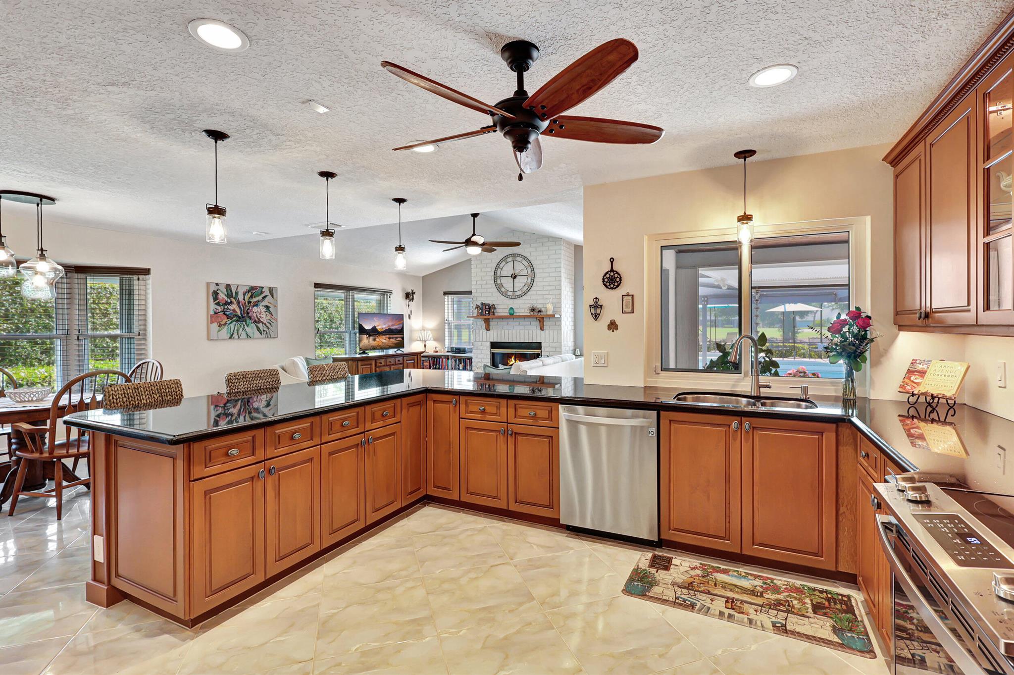 MEADOW WOOD OF THE LANDINGS AT WELLINGTO - Residential