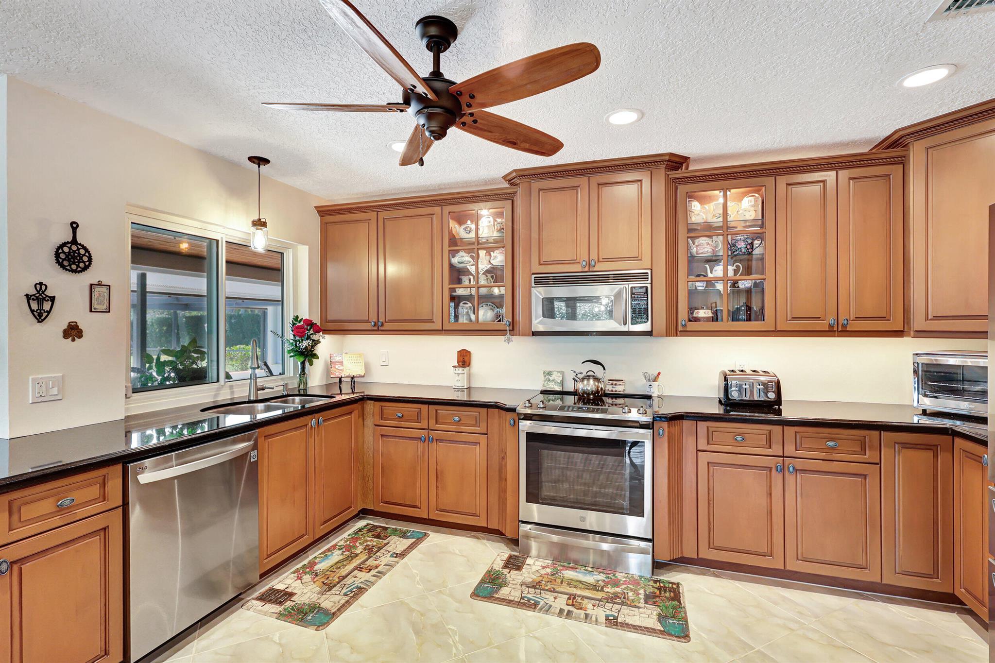 MEADOW WOOD OF THE LANDINGS AT WELLINGTO - Residential