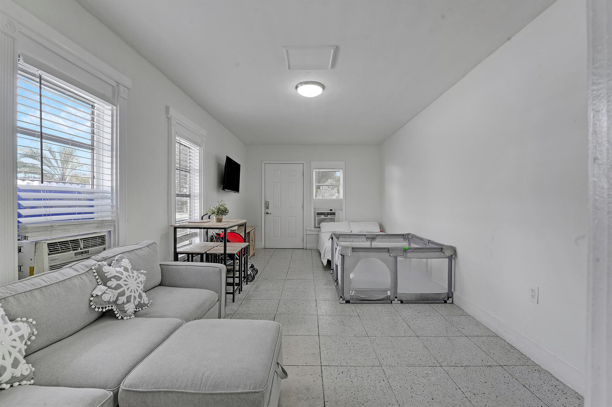 LAKE WORTH HEIGHTS - Residential Income