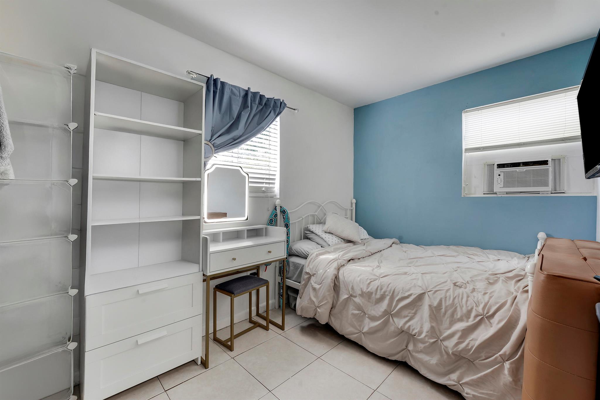 LAKE WORTH HEIGHTS - Residential Income