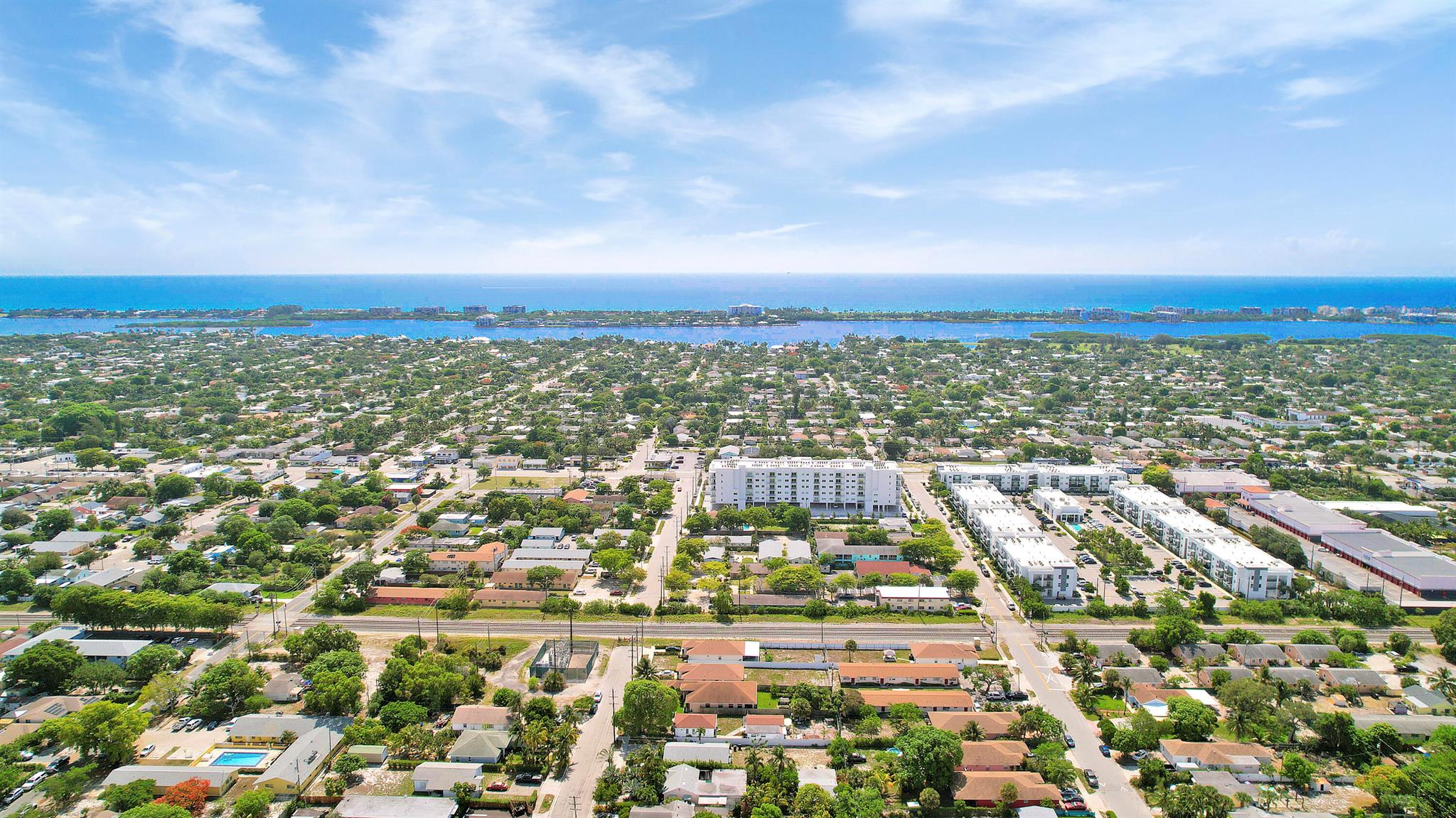 LAKE WORTH HEIGHTS - Residential Income