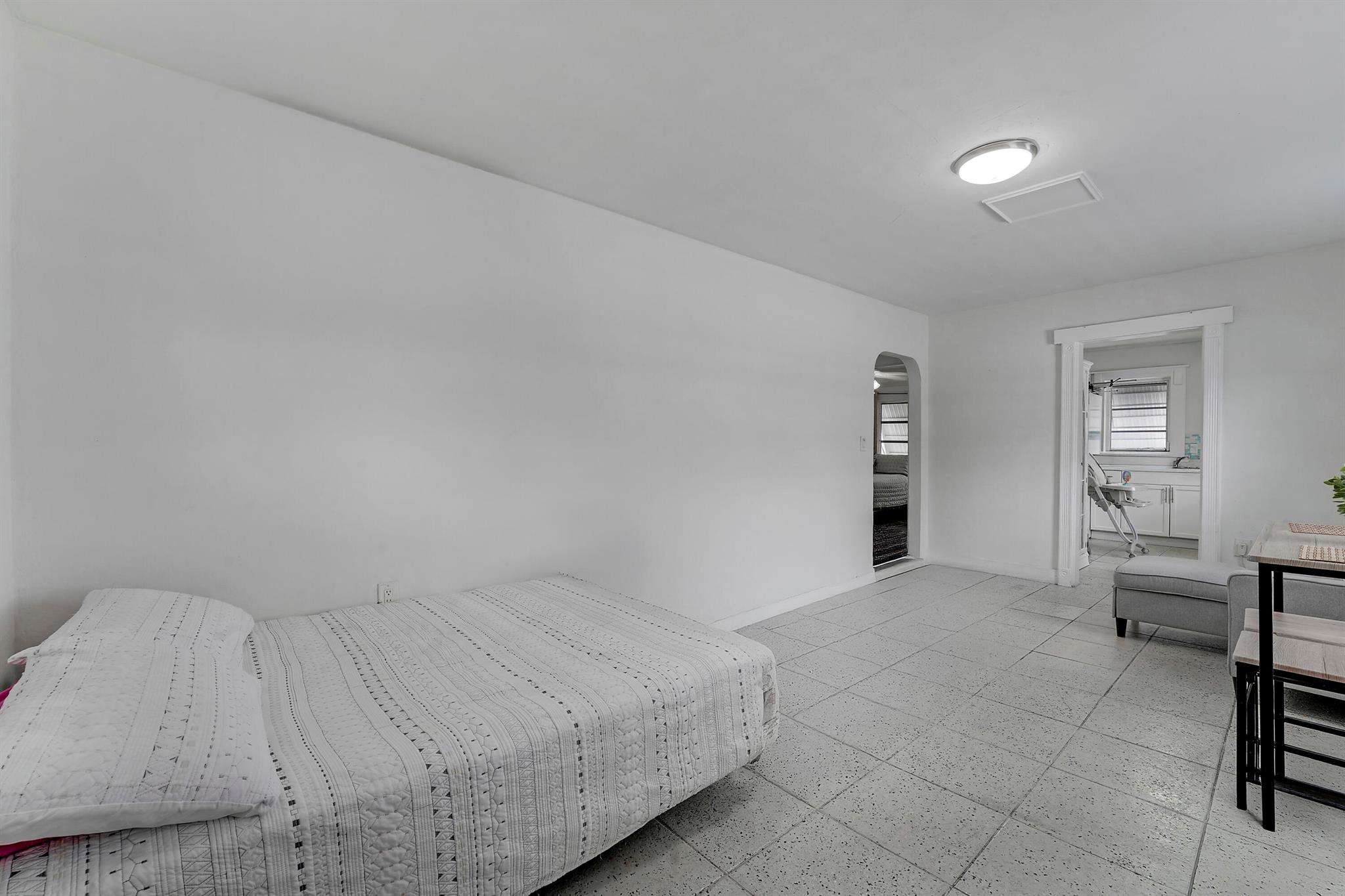 LAKE WORTH HEIGHTS - Residential Income
