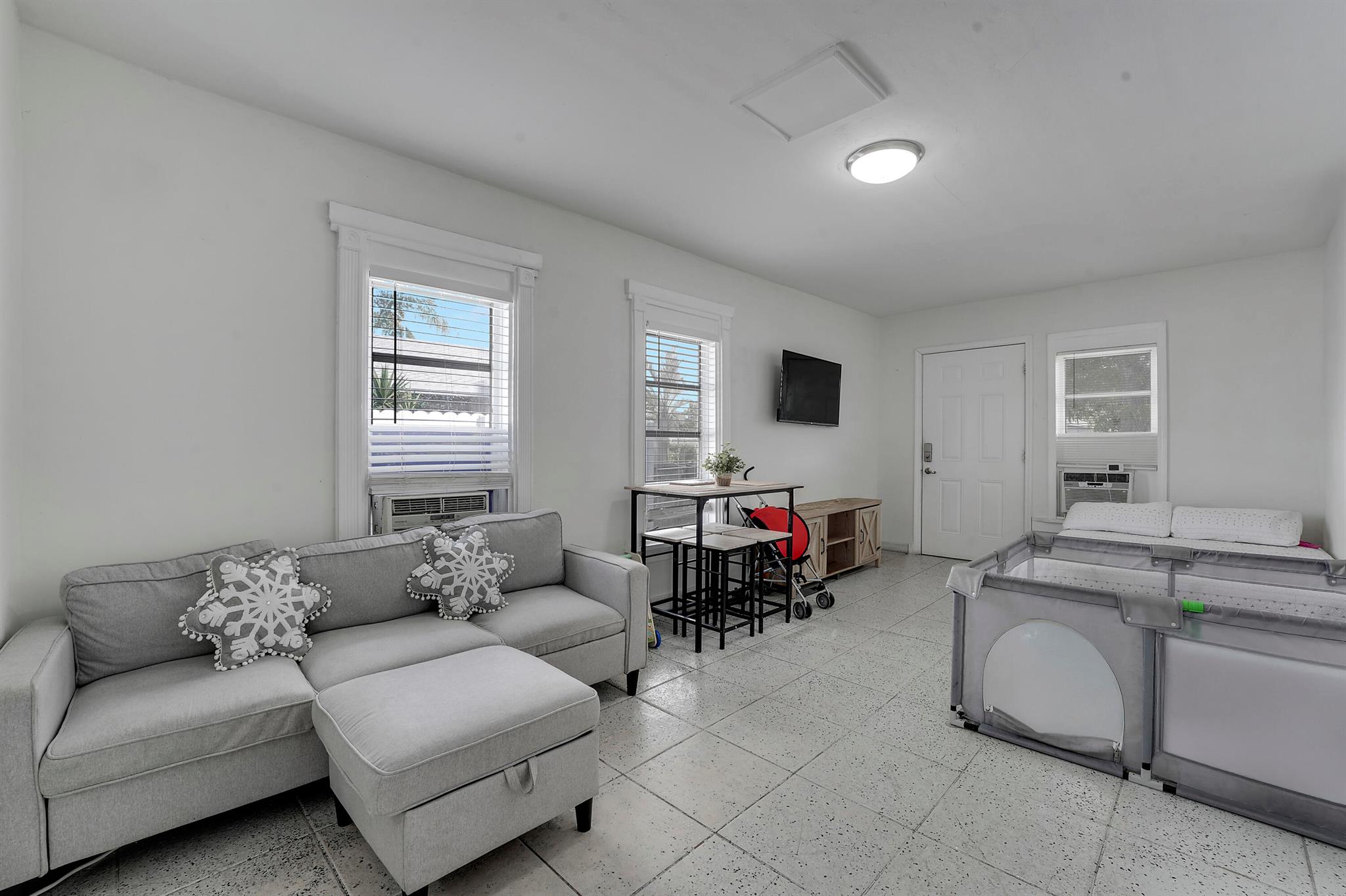 LAKE WORTH HEIGHTS - Residential Income