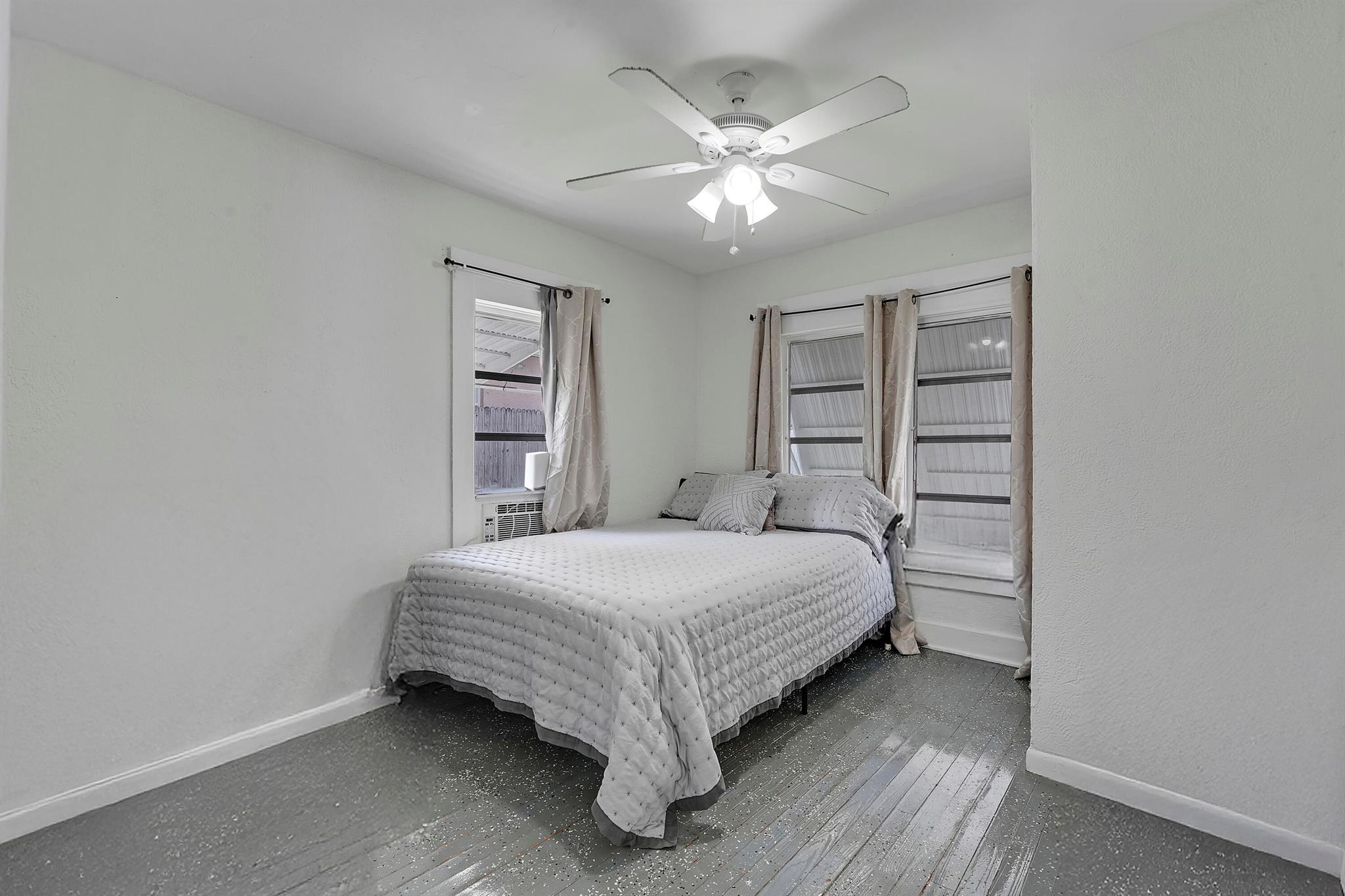 LAKE WORTH HEIGHTS - Residential Income