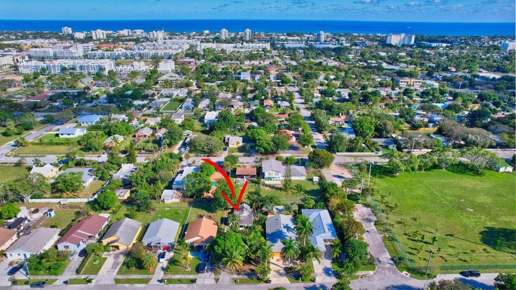 Photo of 237 SW 3rd Avenue, Delray Beach, FL 33444 (MLS # R11168207)