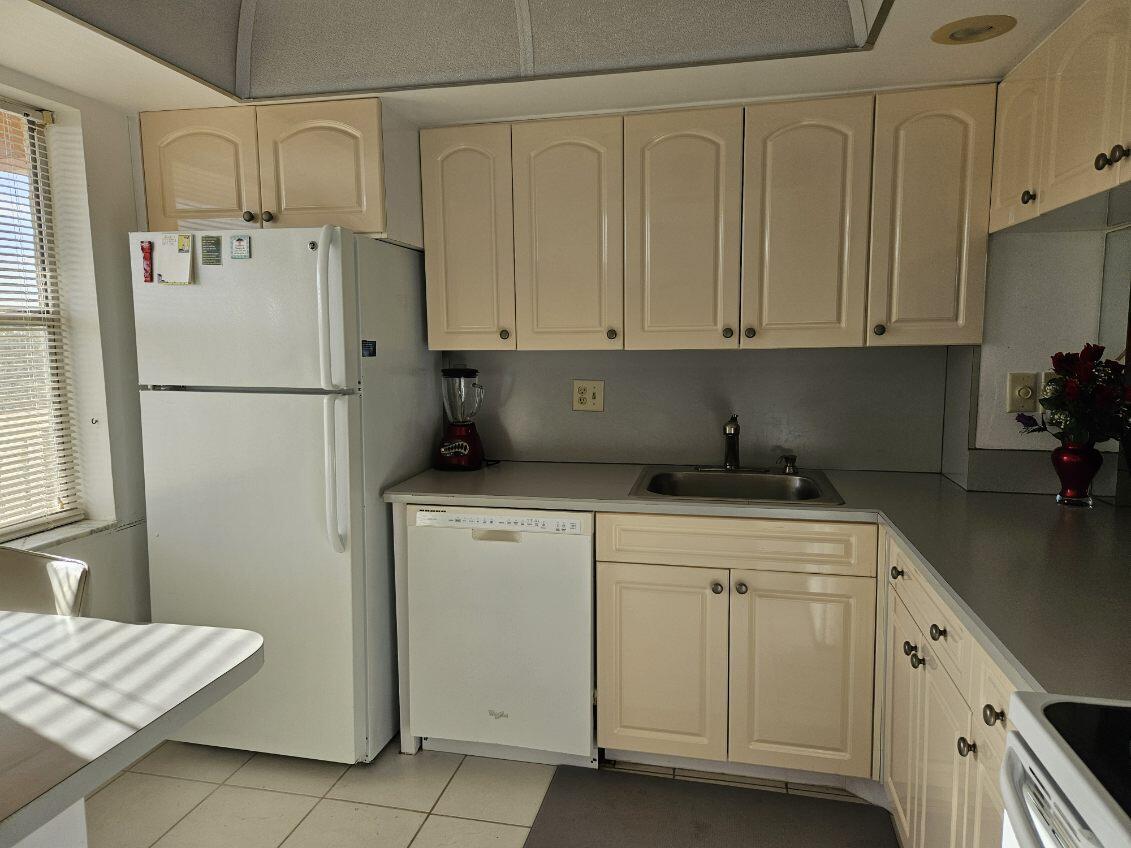 SANDALFOOT SOUTH TWO CONDO OR2089P775 - Residential