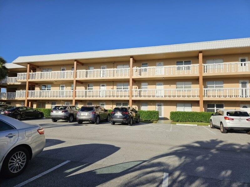 SANDALFOOT SOUTH TWO CONDO OR2089P775 - Residential