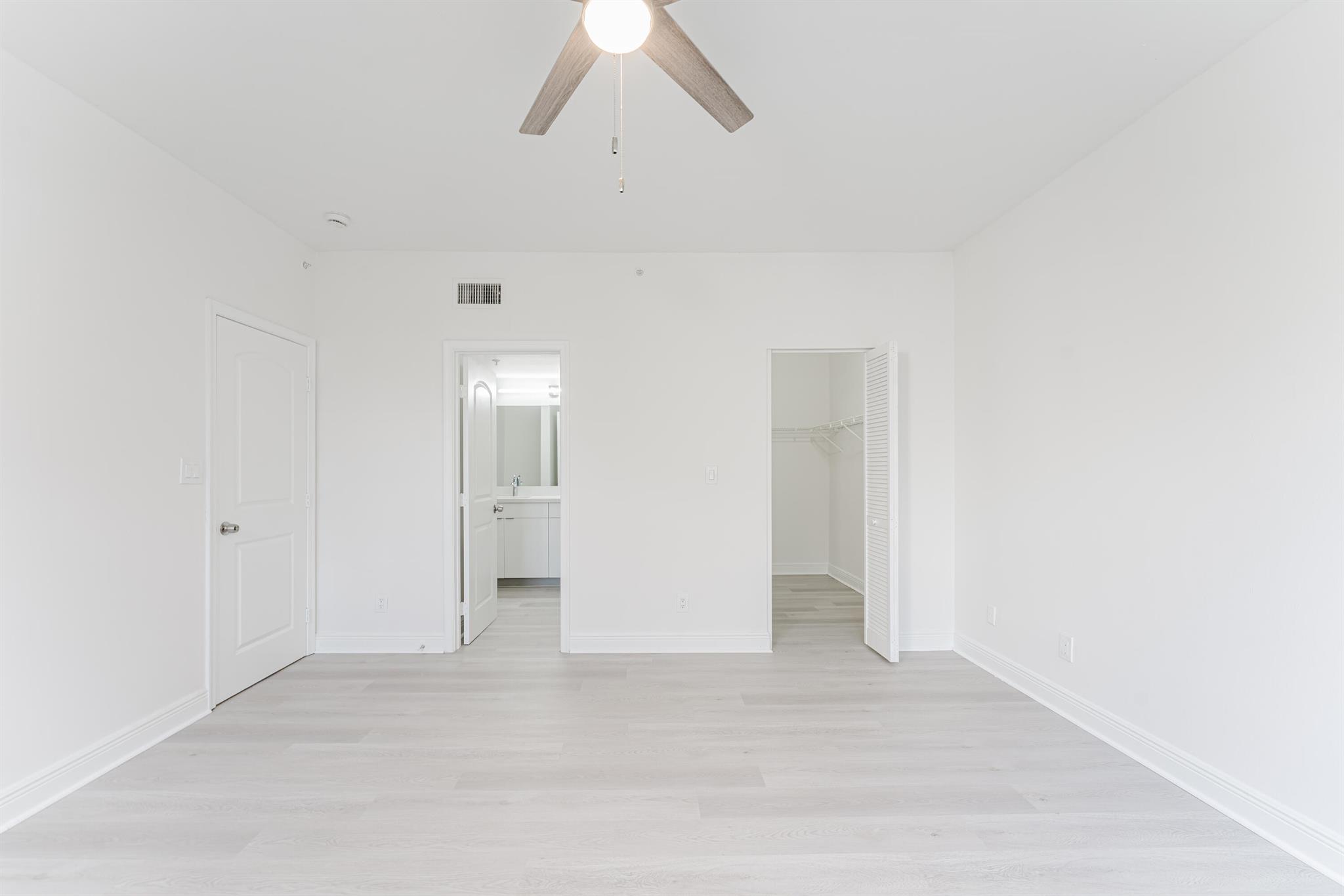 ESTADA OF LOS PASEOS - Residential Lease