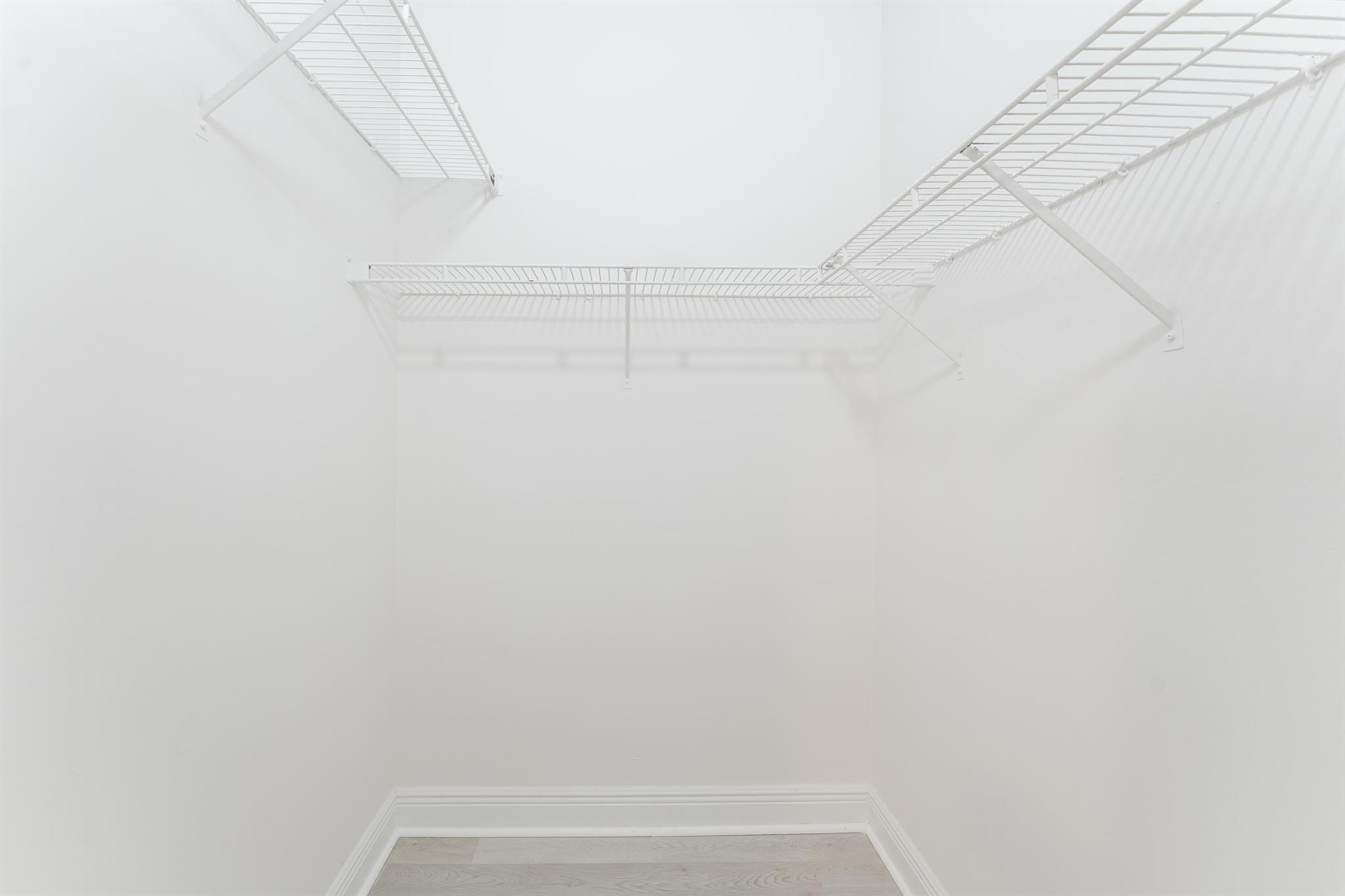 ESTADA OF LOS PASEOS - Residential Lease