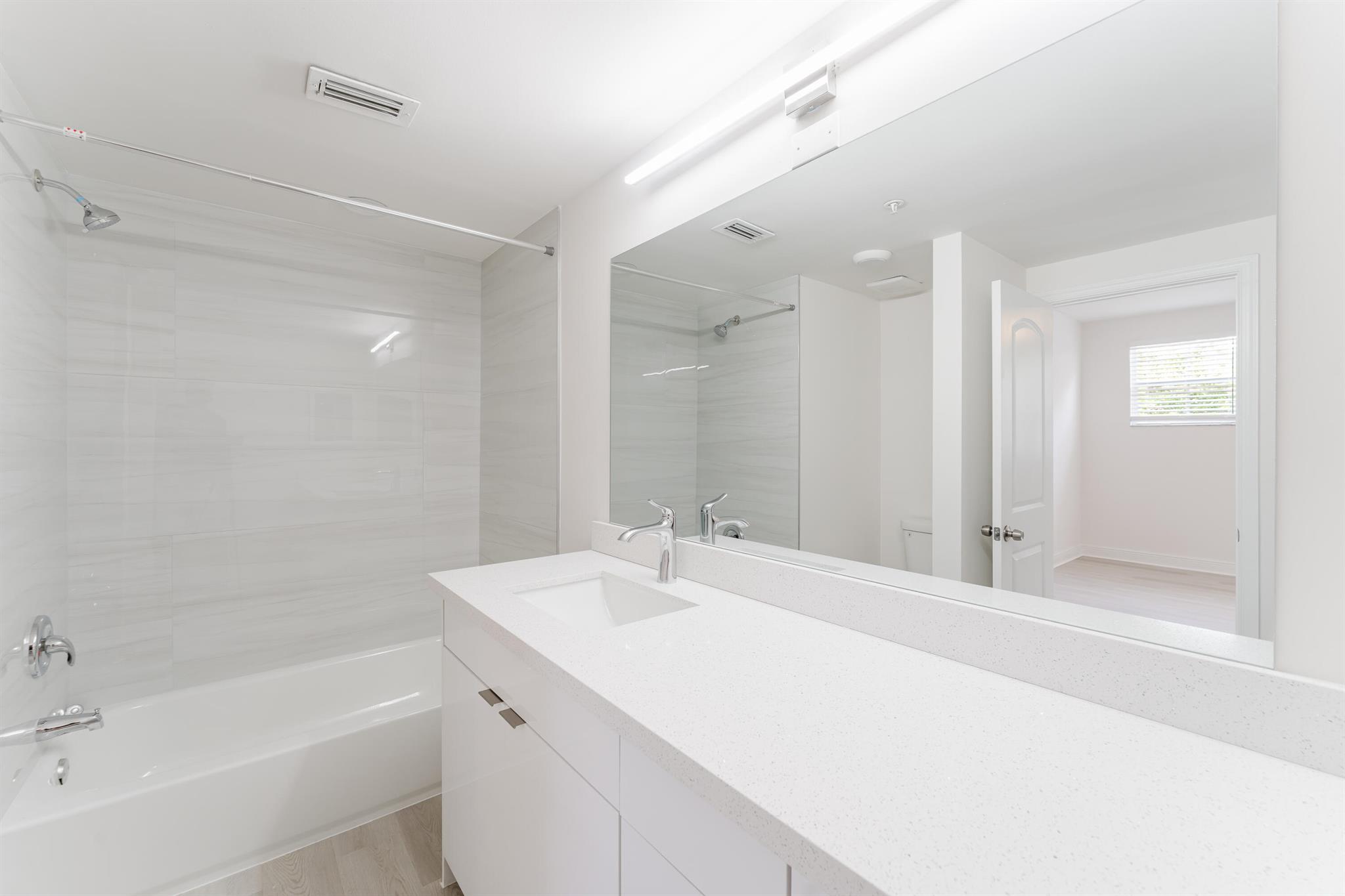 ESTADA OF LOS PASEOS - Residential Lease