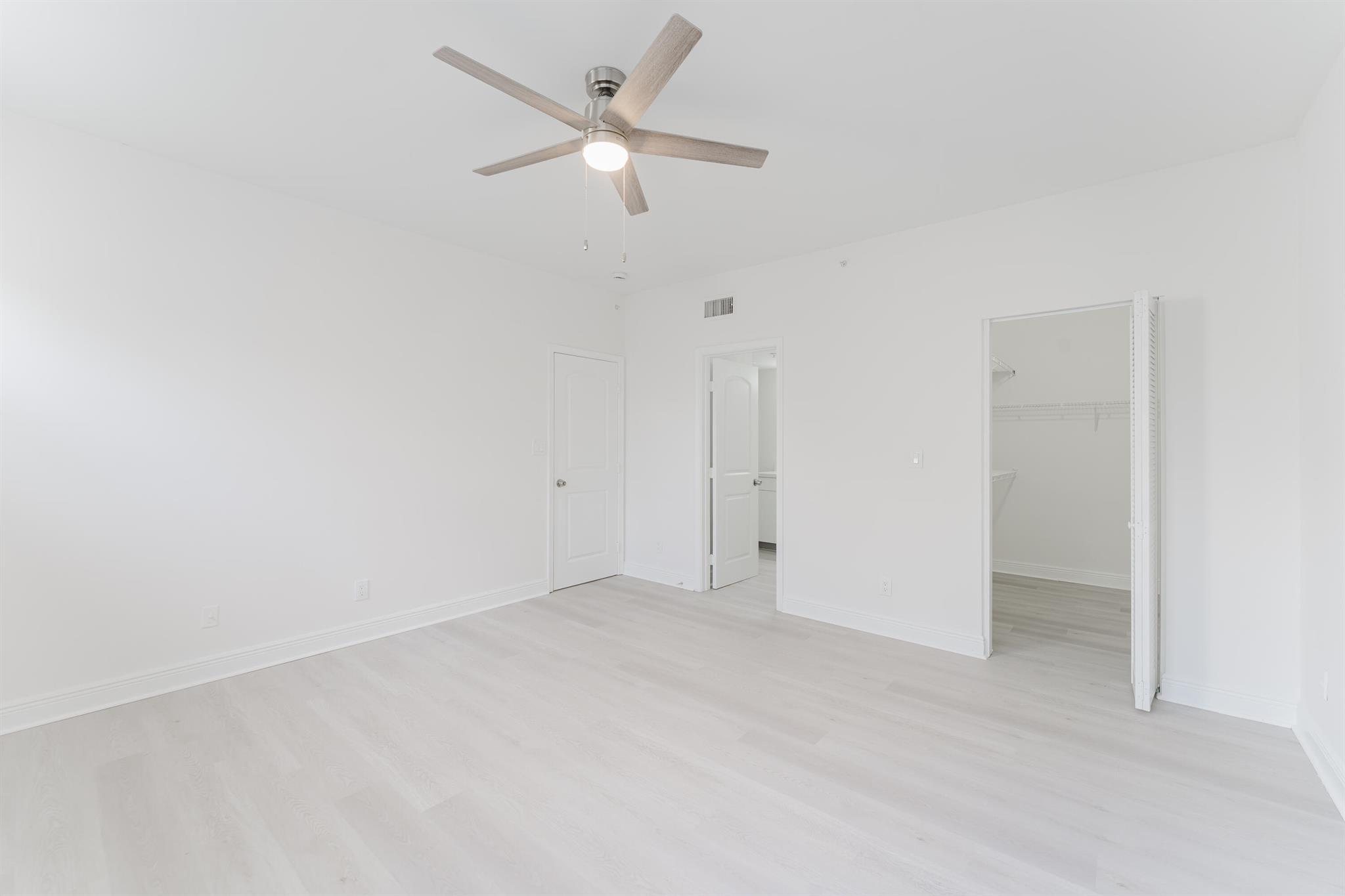 ESTADA OF LOS PASEOS - Residential Lease