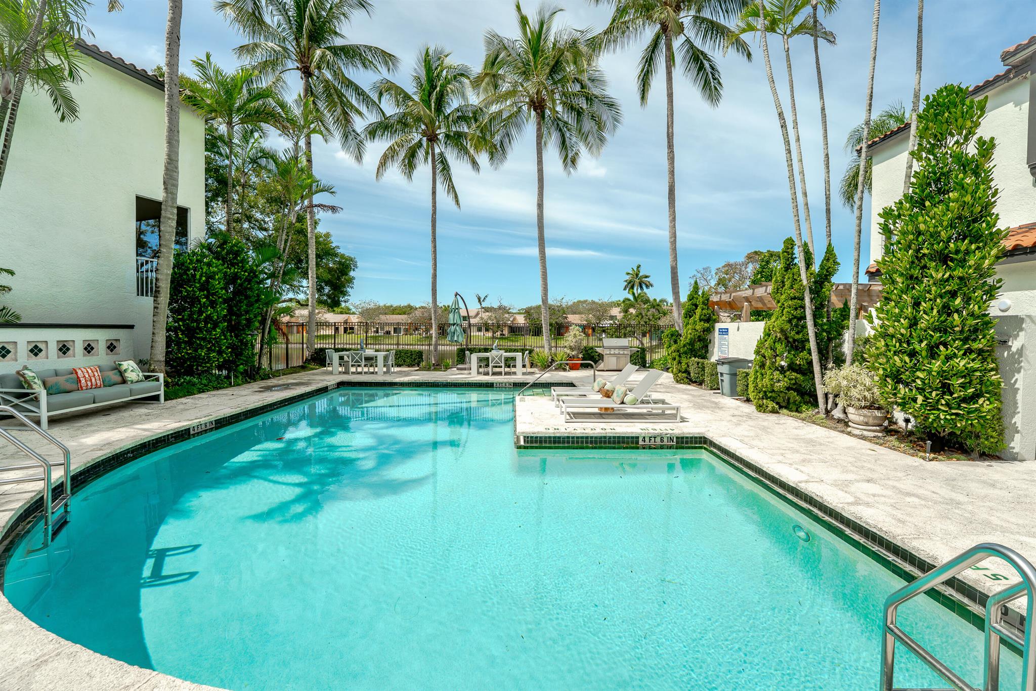 ESTADA OF LOS PASEOS - Residential Lease