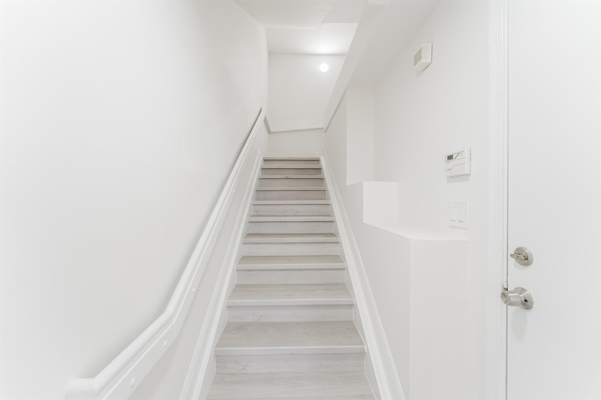 ESTADA OF LOS PASEOS - Residential Lease