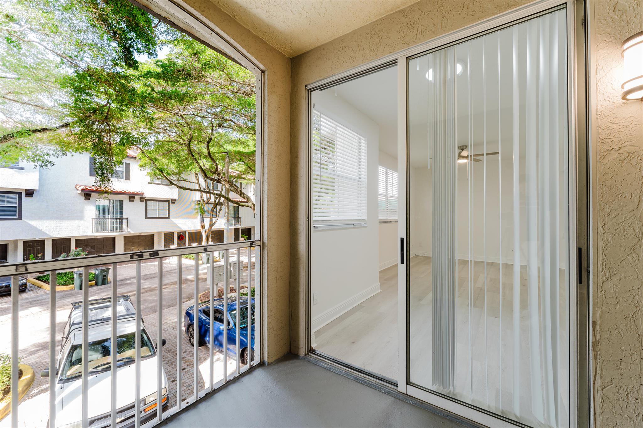 ESTADA OF LOS PASEOS - Residential Lease